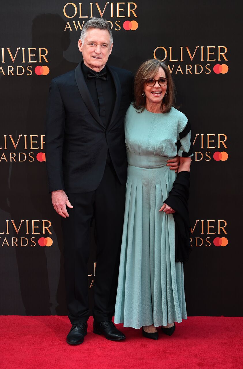 Sally Field y Bill Pullman en los premios Oscar en Londres. | Imagen: Getty Images