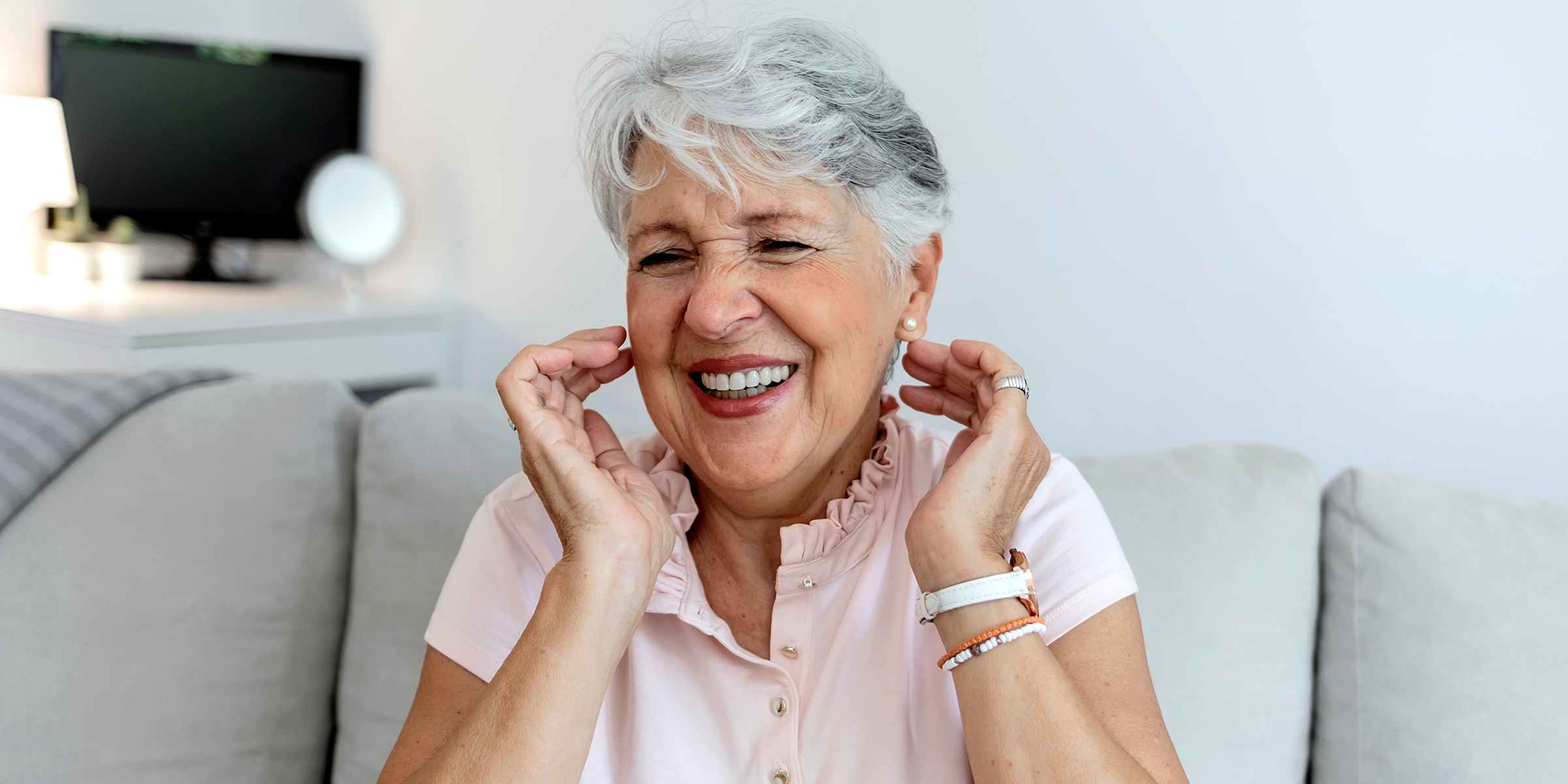 Una mujer mayor feliz | Fuente: Shutterstock