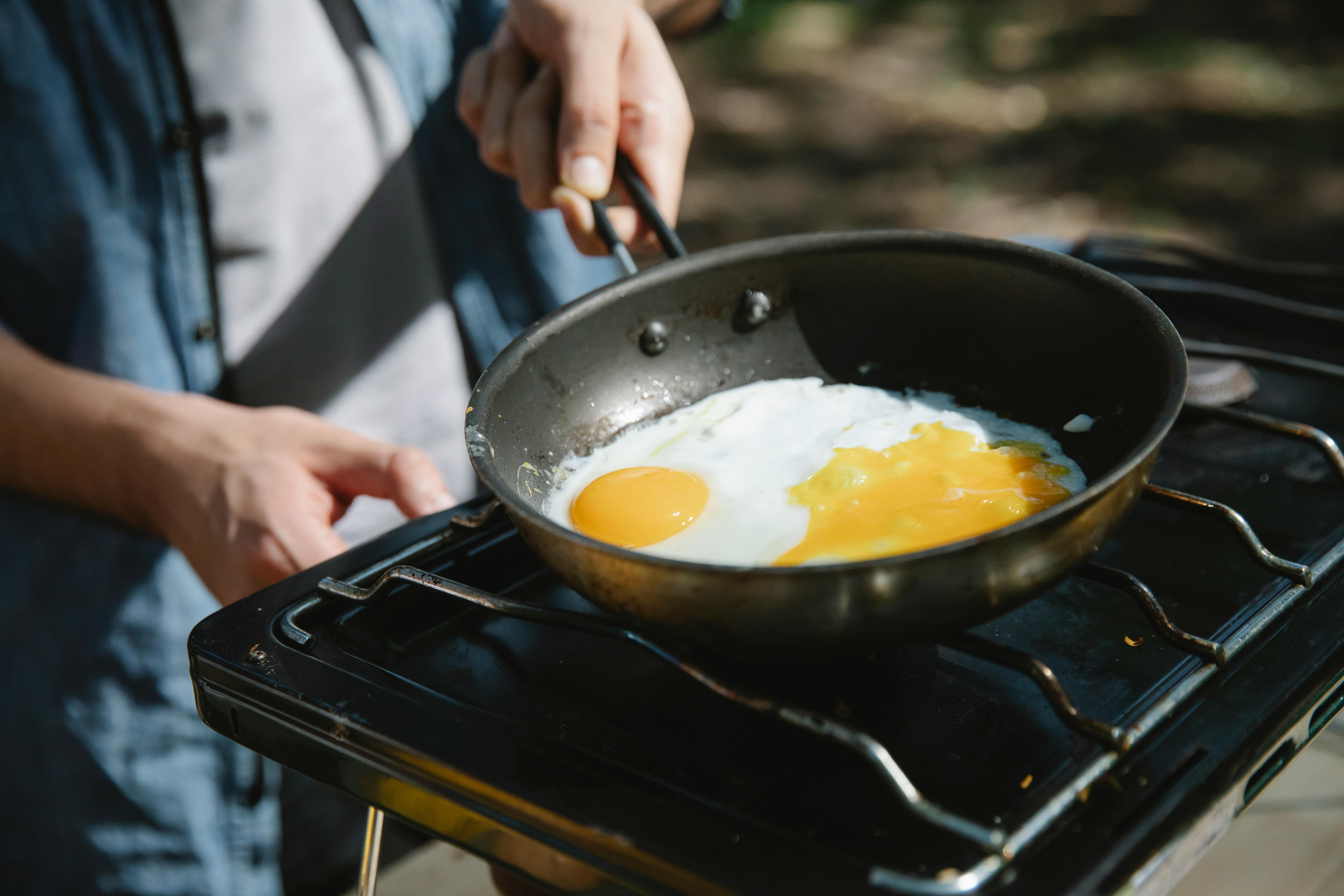 Una persona cocinando | Fuente: Pexels