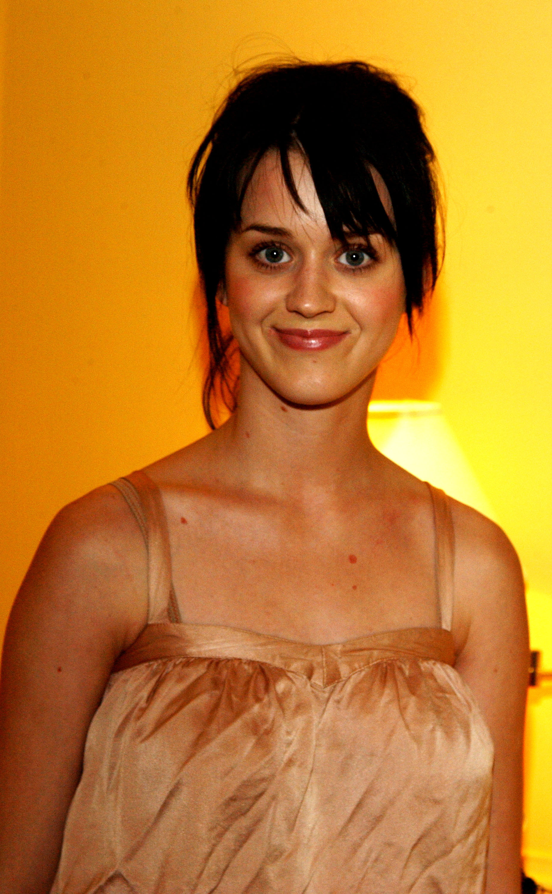 Katy Perry en la Suite de los Oscar de Jimmy Choo, el 23 de febrero de 2004 | Fuente: Getty Images