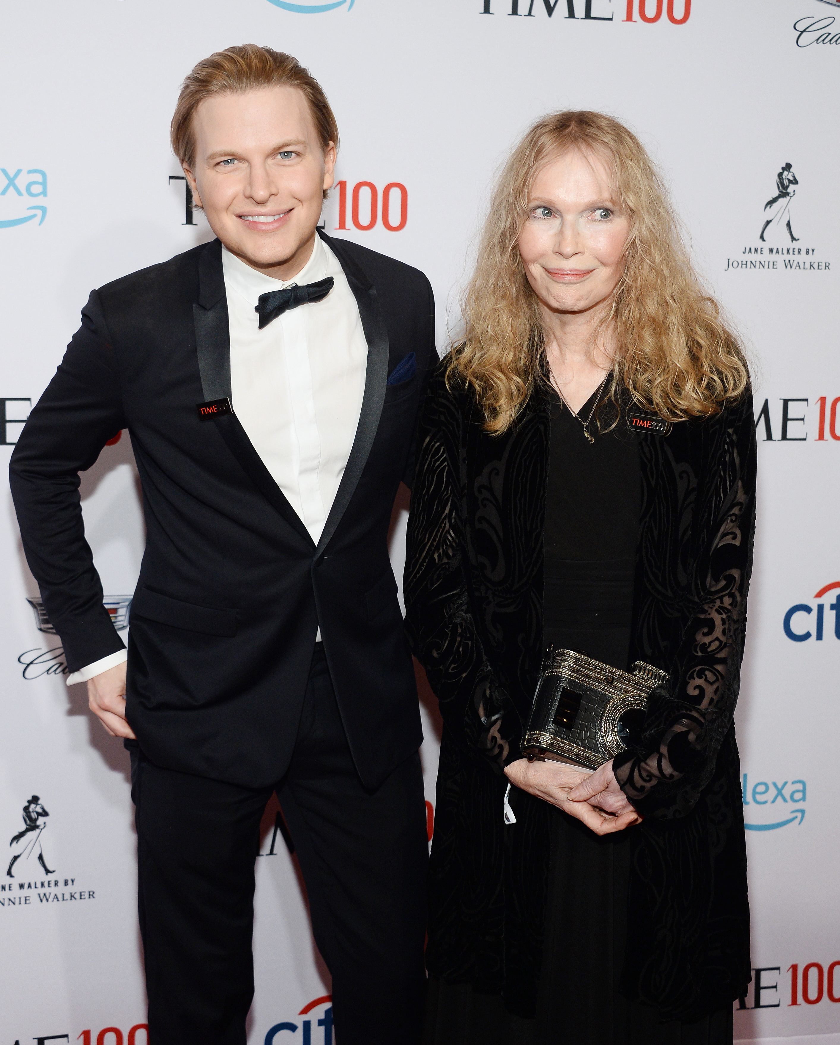 Ronan Farrow y Mia Farrow asisten a la Gala TIME 100 en Nueva York, el 23 de abril de 2019. | Fuente: Getty Images