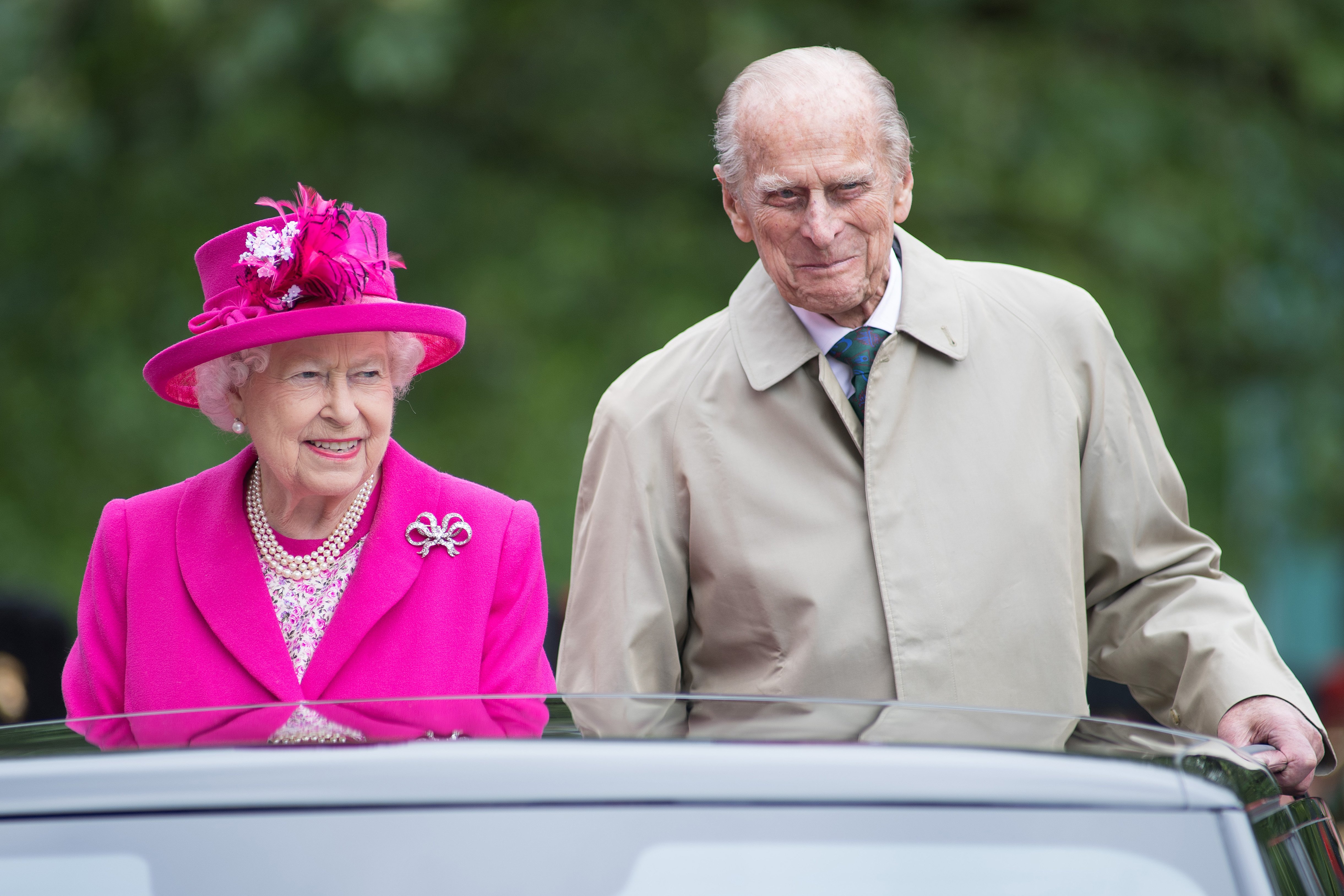 La reina Elizabeth II y el príncipe Philip en las celebraciones de "El almuerzo del patrón" por su 90 cumpleaños el 12 de junio de 2016 en Londres, Inglaterra. | Foto: Getty Images