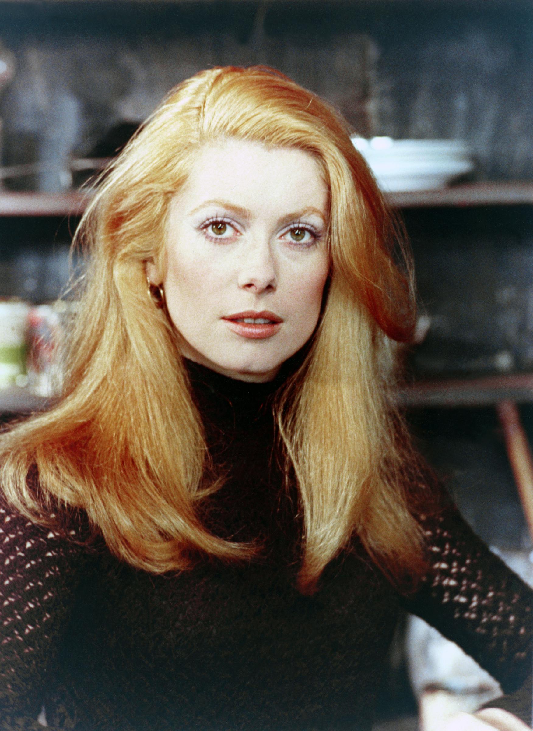 Catherine Deneuve en el plató de la película francesa "La Sirene du Mississipi", hacia 1969. | Fuente: Getty Images