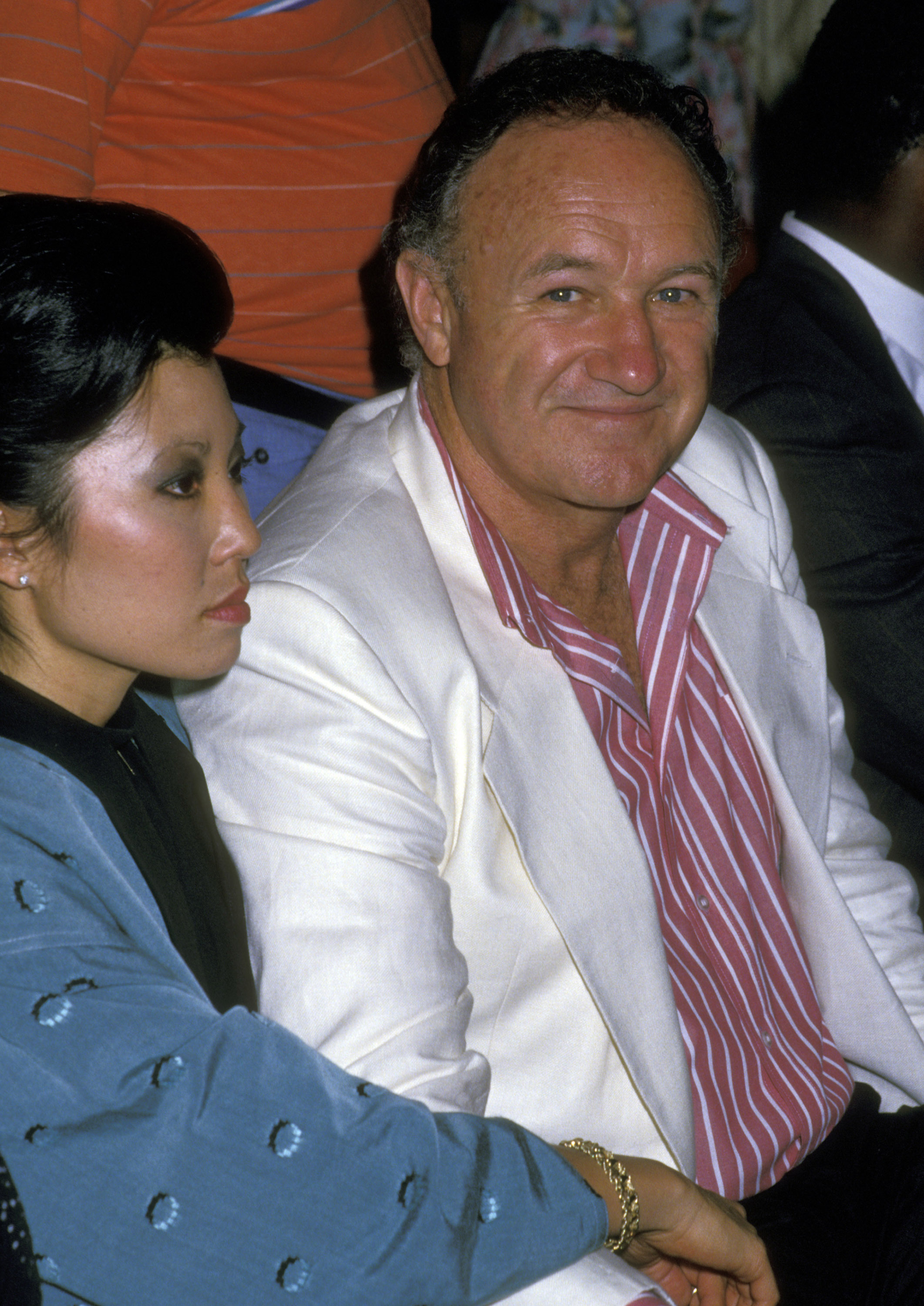 Gene Hackman y Betsy Arakawa aparecen durante el combate Mike Tyson vs Michael Spinks en el Trump Plaza, el 27 de junio de 1988 en Atlantic City, Nueva Jersey, Estados Unidos | Fuente: Getty Images