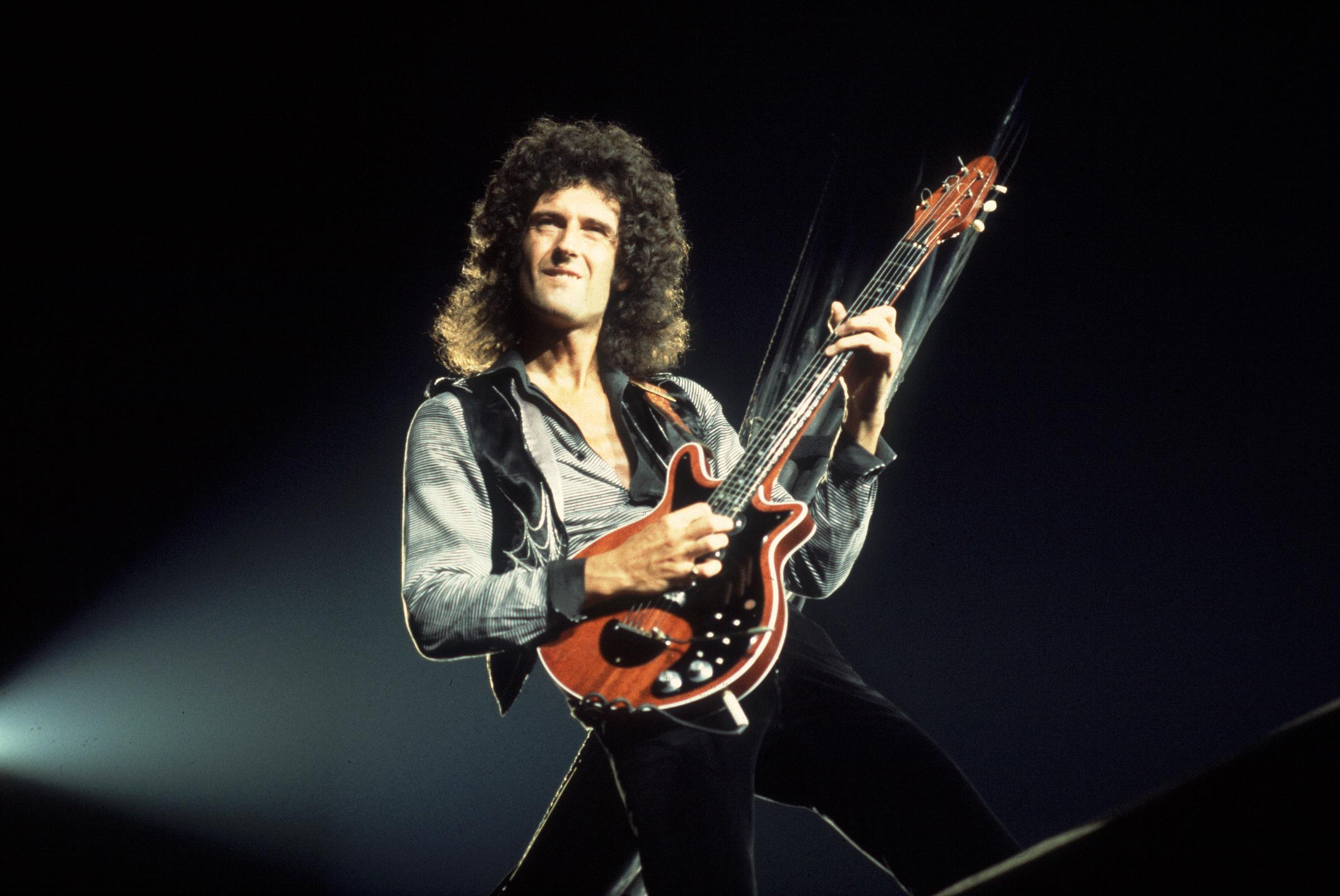 Brian May de Queen actúa en el escenario en Rosemont, Illinois, el 19 de septiembre de 1980 | Fuente: Getty Images