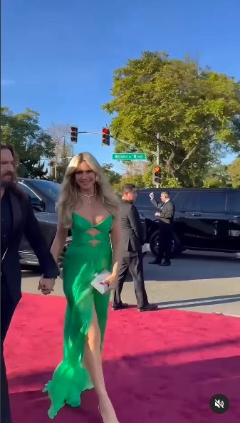 Tom Kaulitz y Heidi Klum caminando de la mano en los Globos de Oro de 2025, publicado el 7 de enero de 2025. | Fuente: Instagram/heidiklum