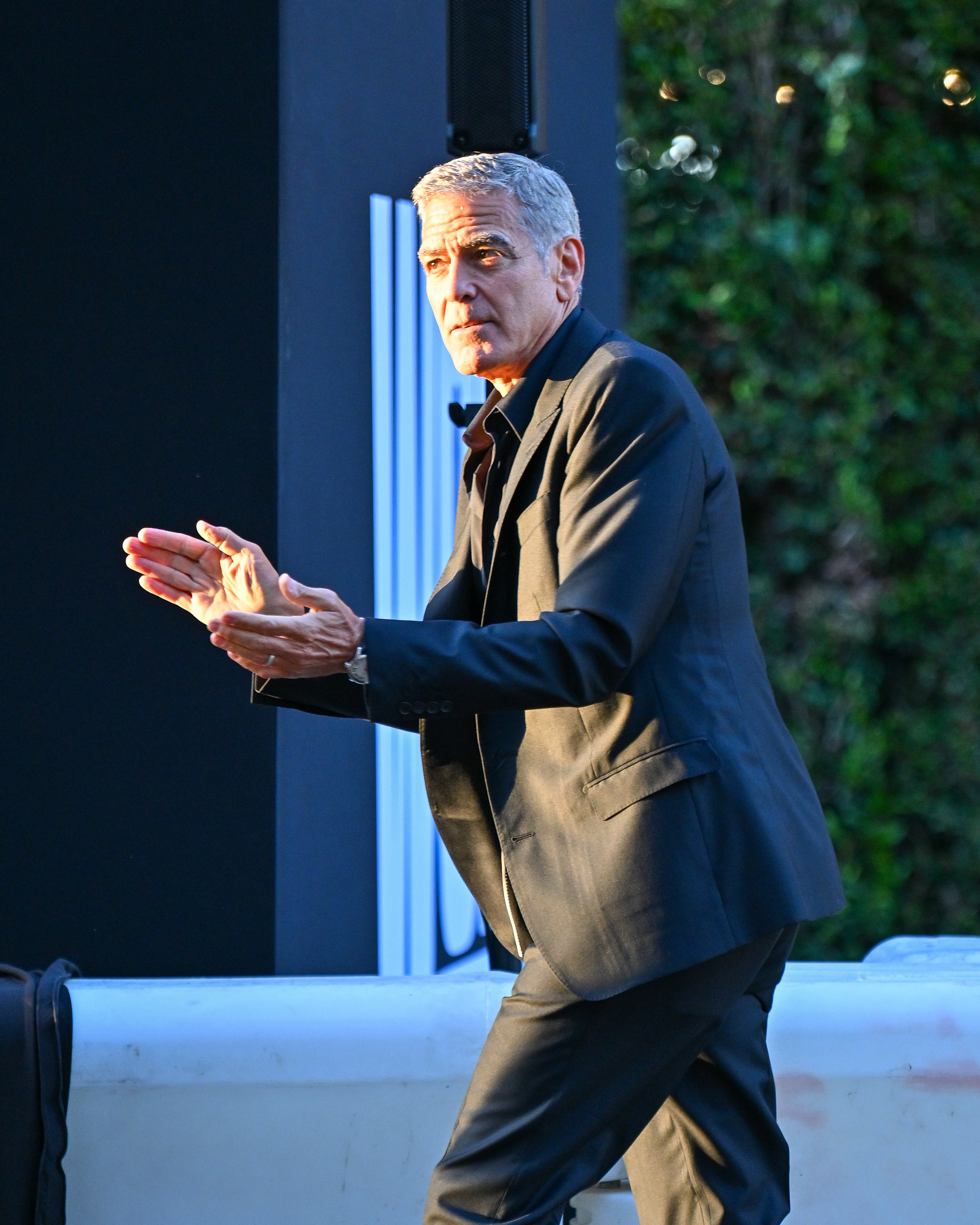 George Clooney visto fuera del estreno de "Wolfs" en Los Ángeles, California, el 18 de septiembre de 2024 | Fuente: Getty Images