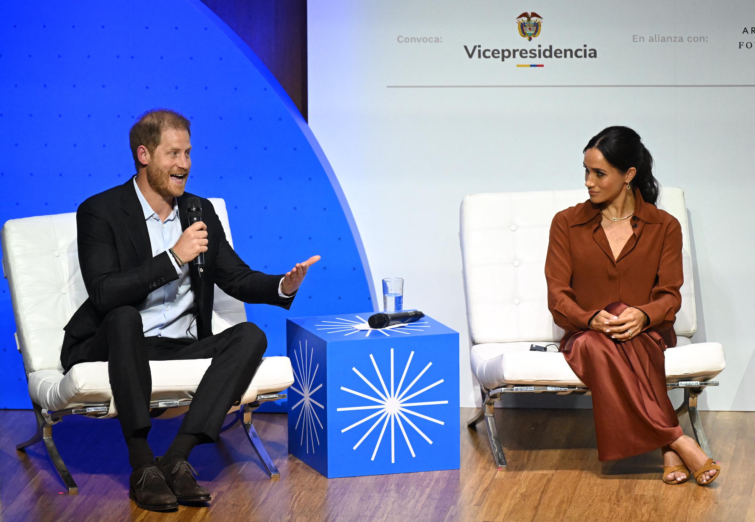 El príncipe Harry y Meghan, Duquesa de Sussex, asisten al foro "Futuro Digital Responsable" en la Universidad EAN de Bogotá, Colombia, el 15 de agosto de 2024 | Fuente: Getty Images