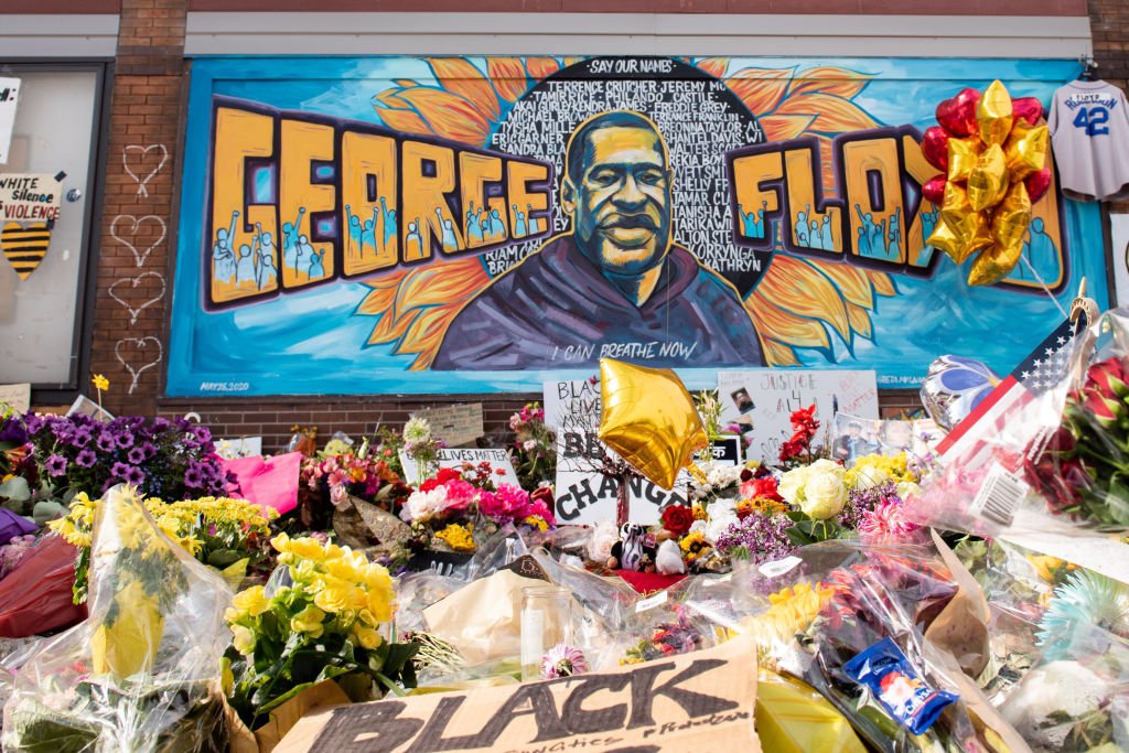 Mural en memoria de George Floyd en Mineápolis. | Foto: Getty Images