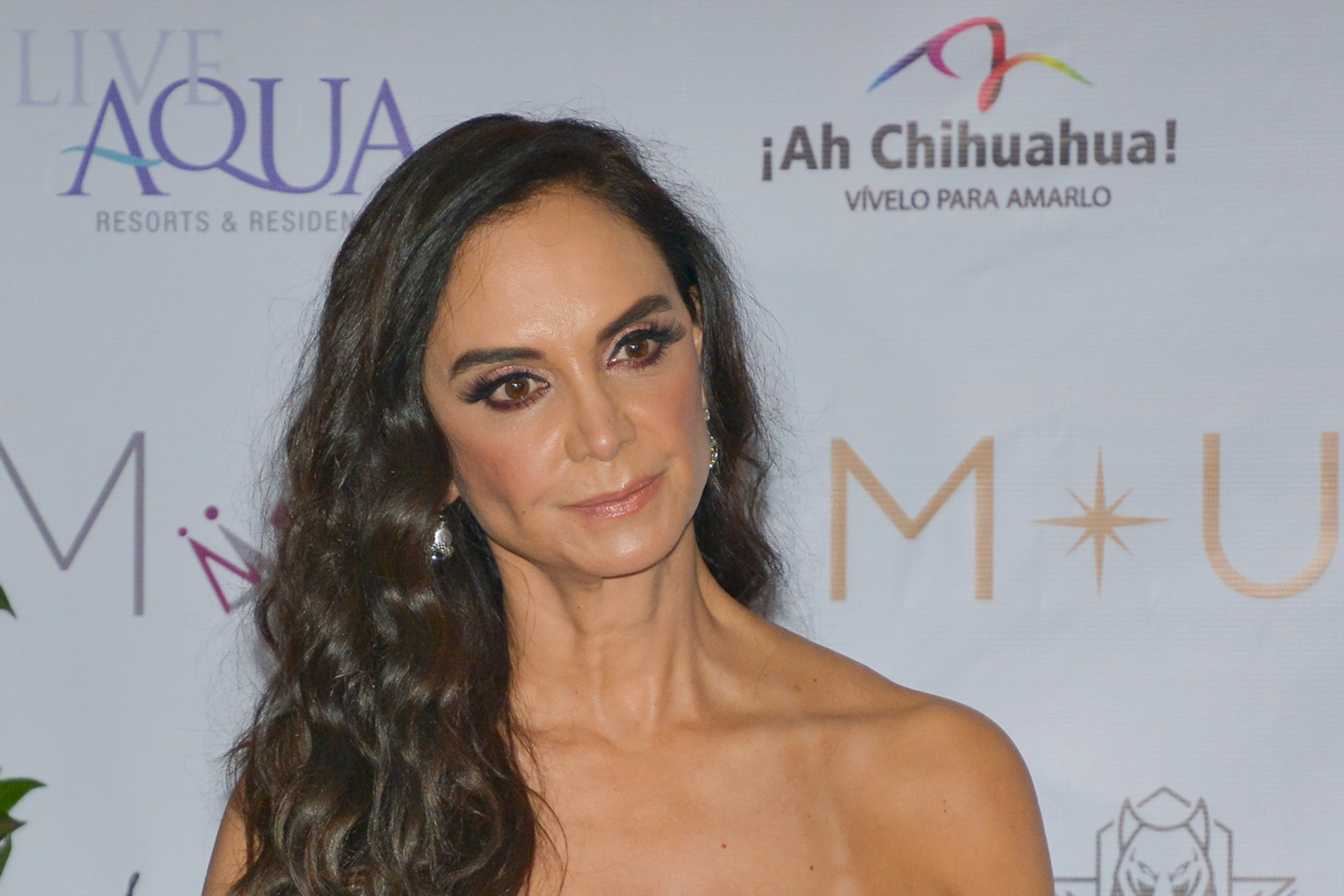 Lupita Jones Miss Universo 1991 atiende a los medios de comunicación durante una conferencia de prensa a su llegada a México el 6 de julio de 2021 en la Ciudad de México, México. | Fuente: Getty Images