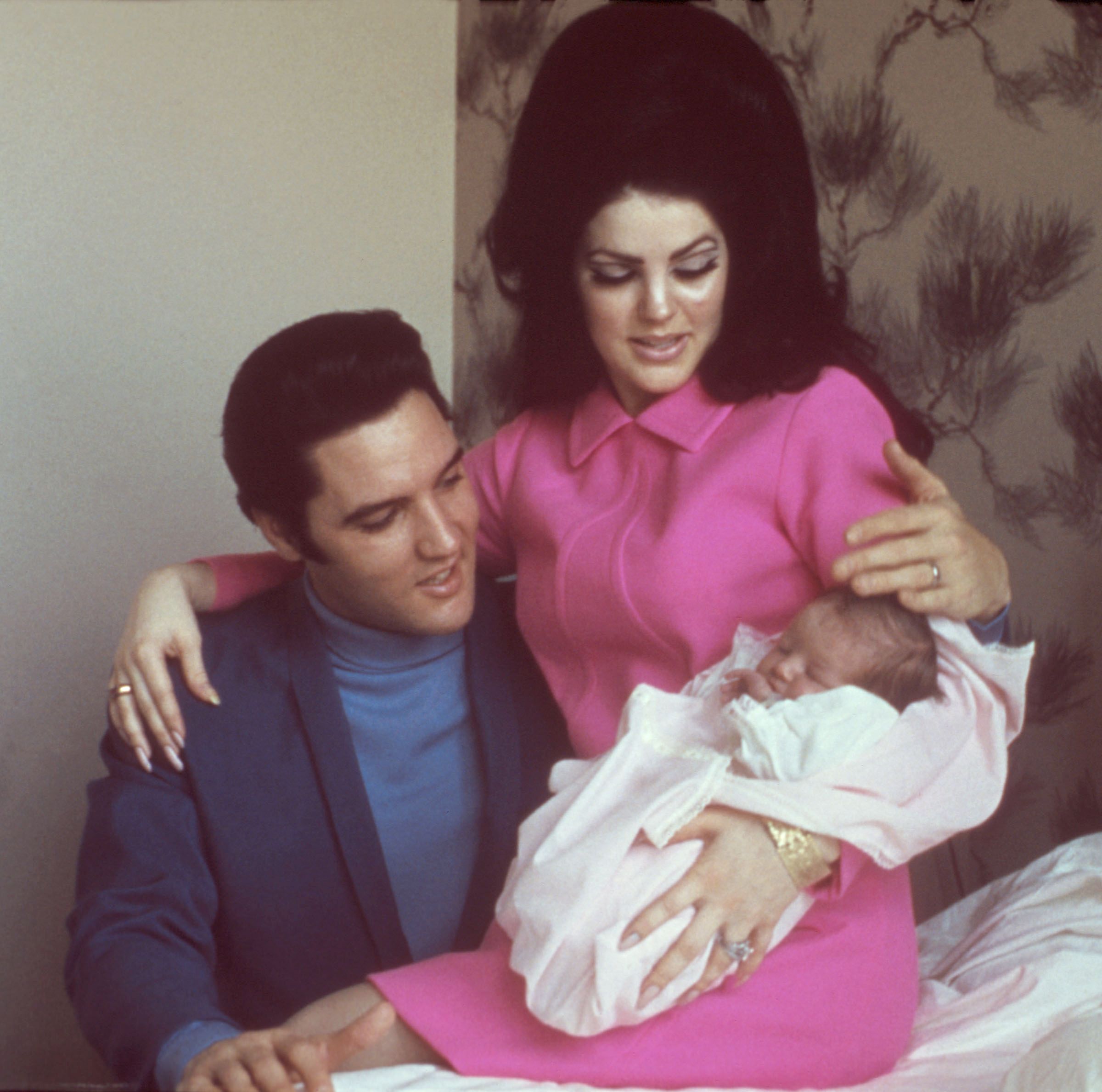 Elvis, Priscilla and Lisa Marie Presley en 1968. | Foto: Getty Images