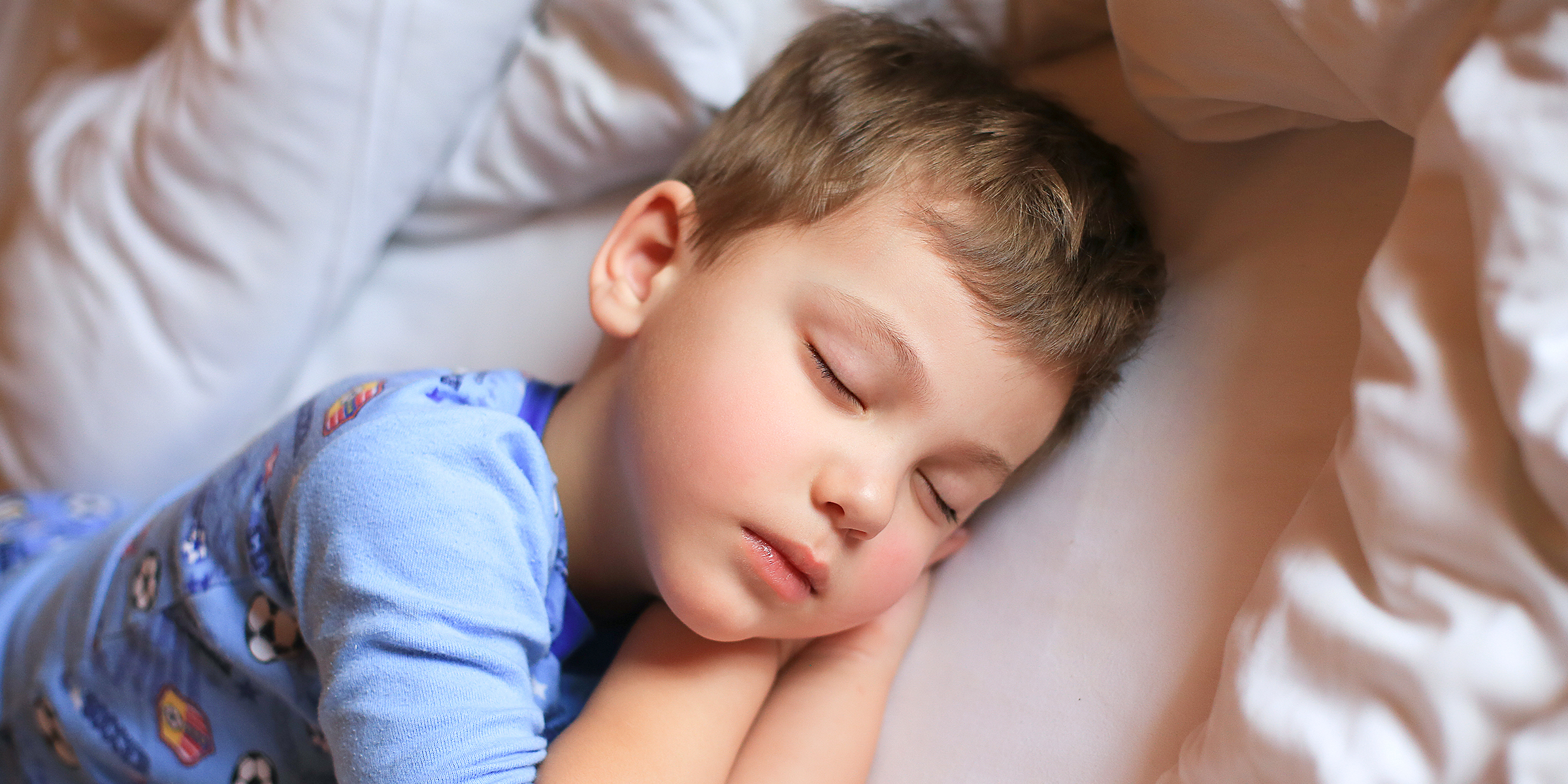 Un niño durmiendo | Fuente: Shutterstock