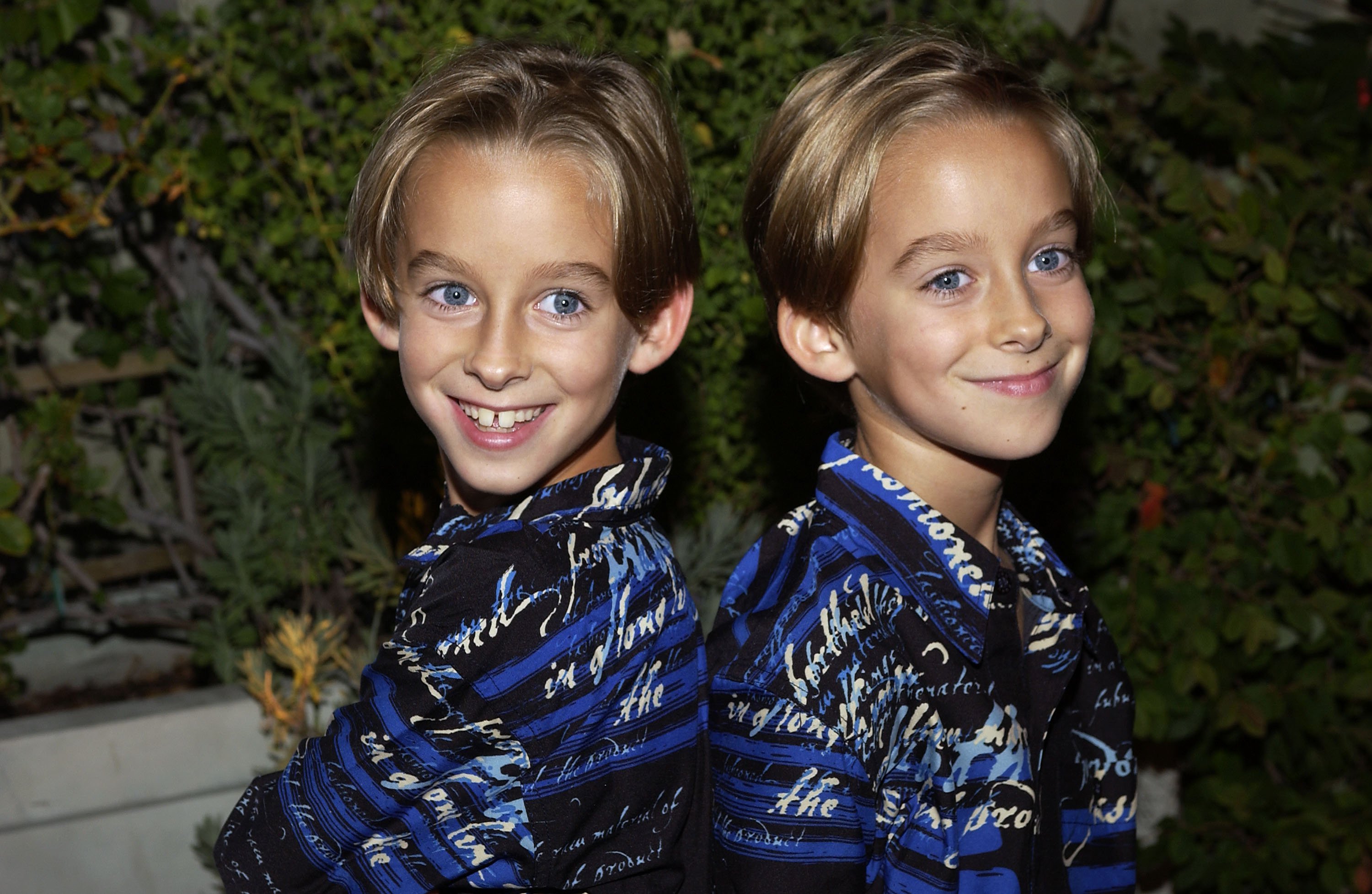 Sawyer y Sullivan Sweeten llegan a la fiesta para celebrar el 200º episodio de "Everybody Loves Raymond" el 14 de octubre de 2004. | Foto: Getty Images