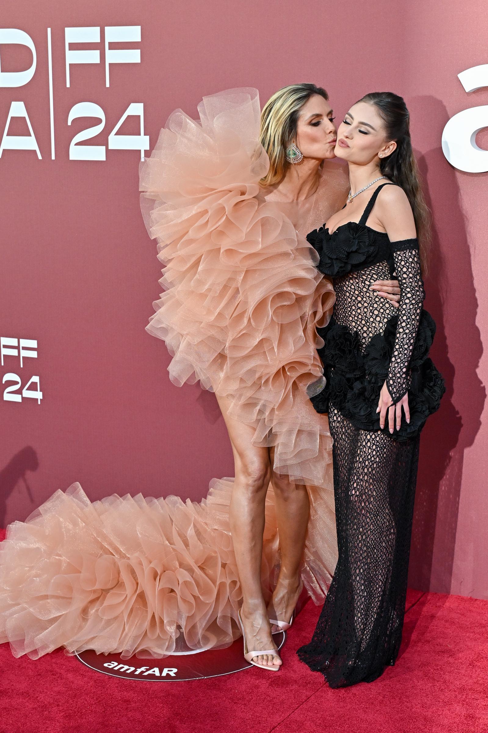 Leni y Heidi Klum en la Gala amfAR de Cannes en Francia en 2024 | Fuente: Getty Images