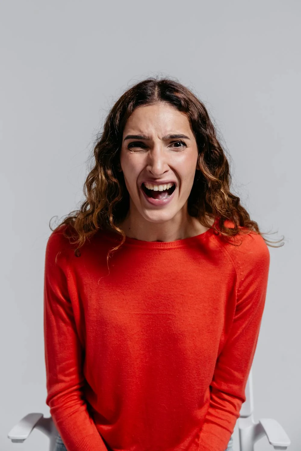 Una mujer gritando | Fuente: Pexels