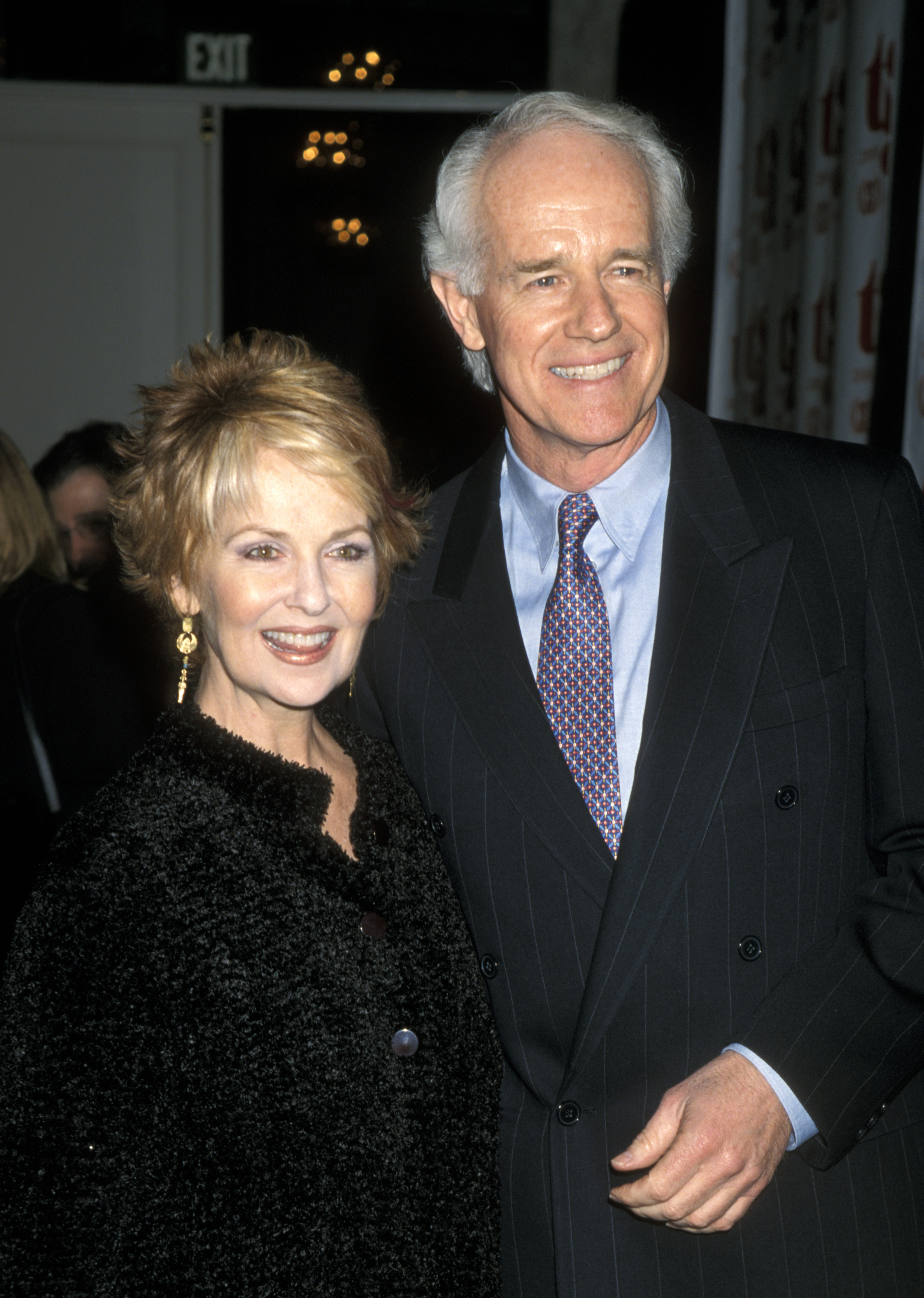 Shelley Fabares y Mike Farrell durante la "Cena de los Premios del Síndrome de Tourette 2000" el 10 de febrero de 2000, en Beverly Hills, California | Fuente: Getty Images