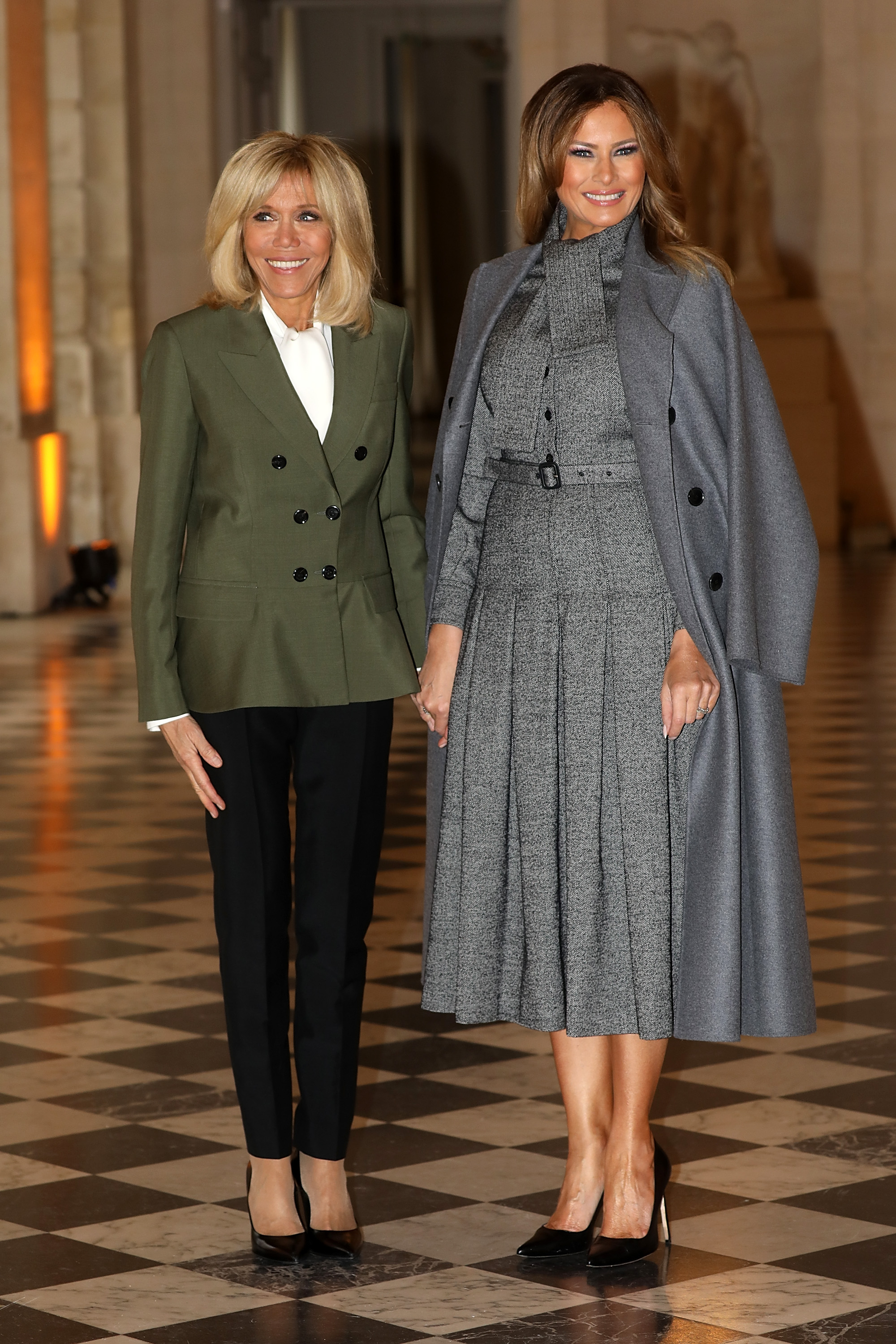 La primera dama francesa Brigitte Macron y Melania Trump en el almuerzo de socios de Jefes de Estado el 11 de noviembre de 2018, en Versalles, Francia. | Fuente: Getty Images