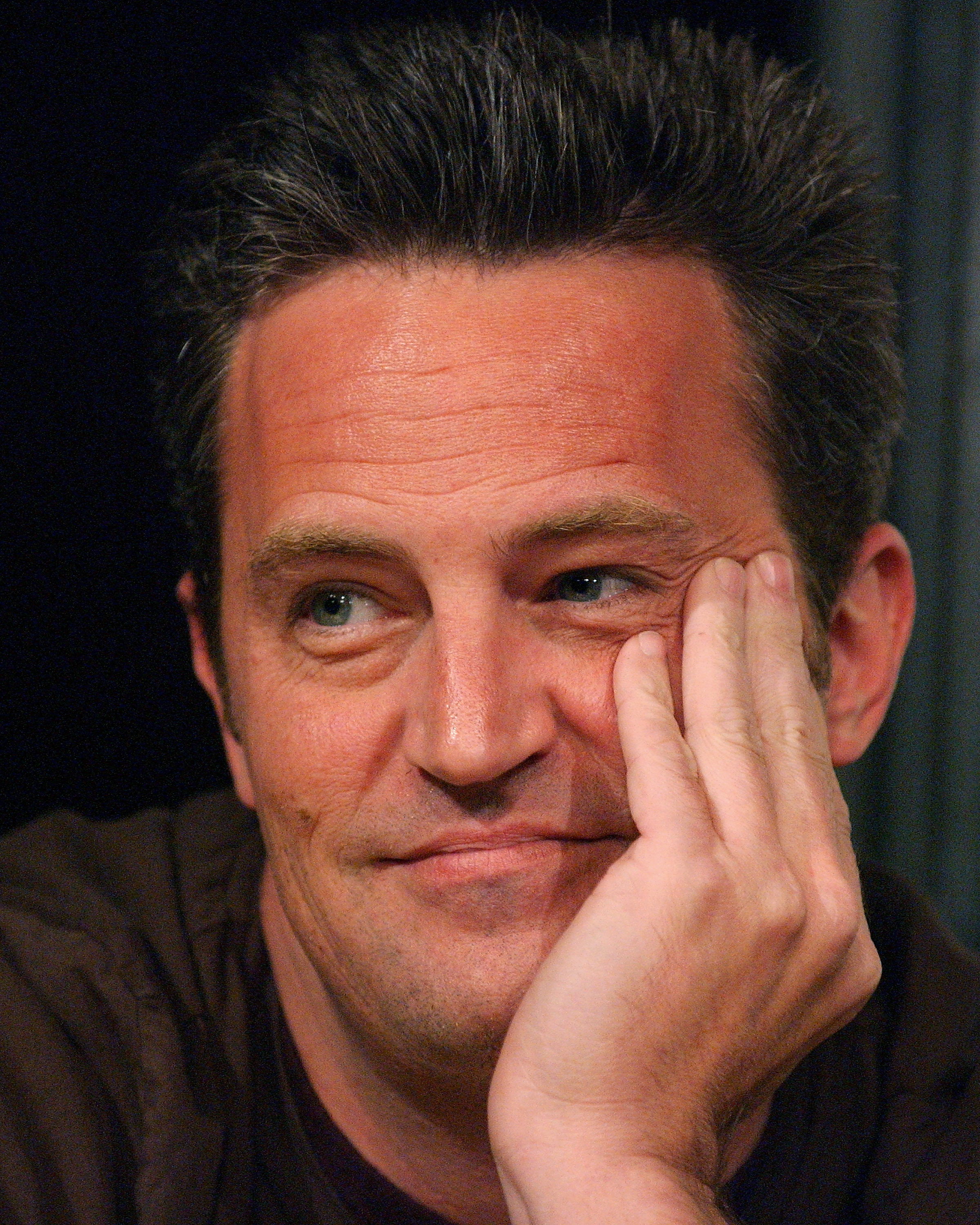 Matthew Perry interpreta The Match Game el 9 de noviembre de 2007 en Hollywood, California | Fuente: Getty Images