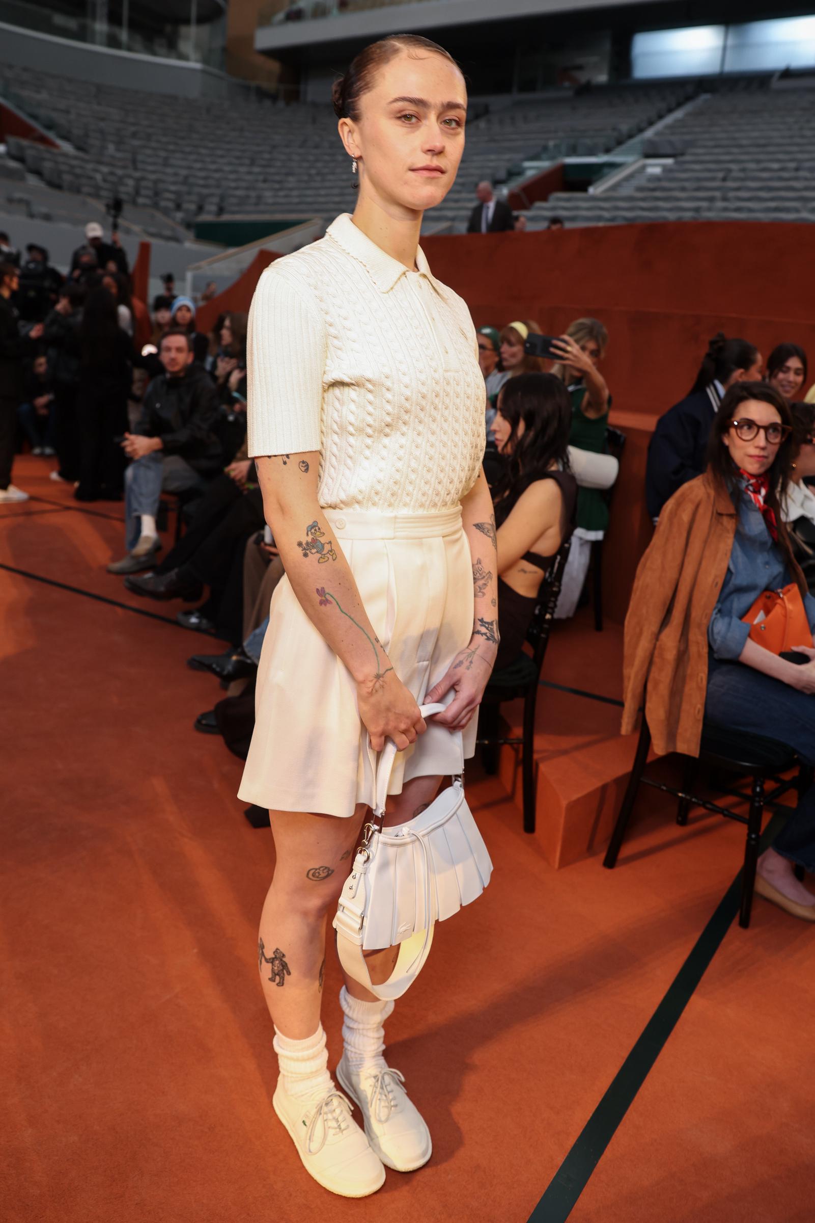 Ella Emhoff en el desfile Lacoste Womenswear Otoño/Invierno 2025-2026 durante la Semana de la Moda de París en París, Francia, el 9 de marzo de 2025. | Fuente: Getty Images