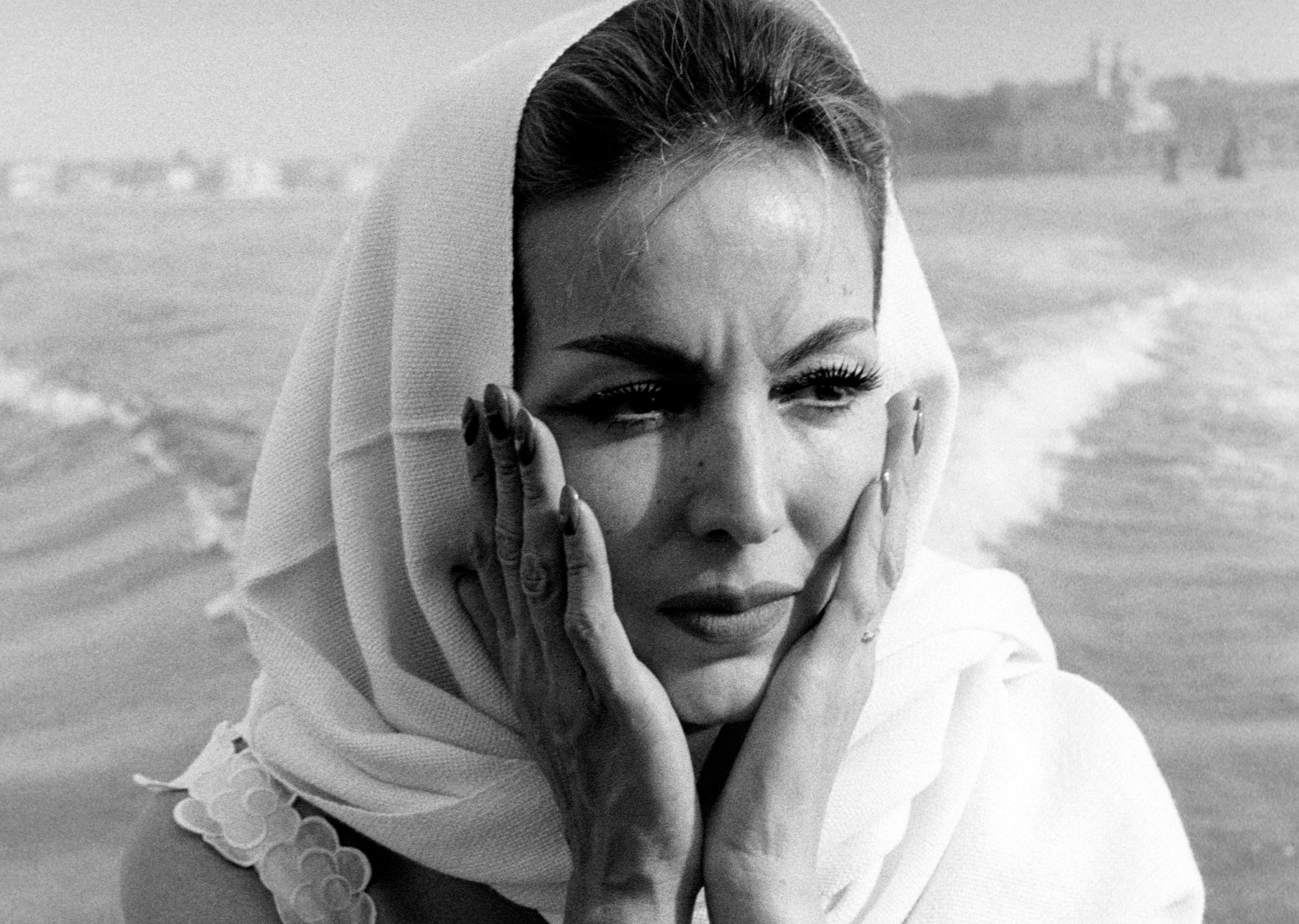 María Félix en un barco en Venecia. Agosto de 1959. | Foto: Getty Images 