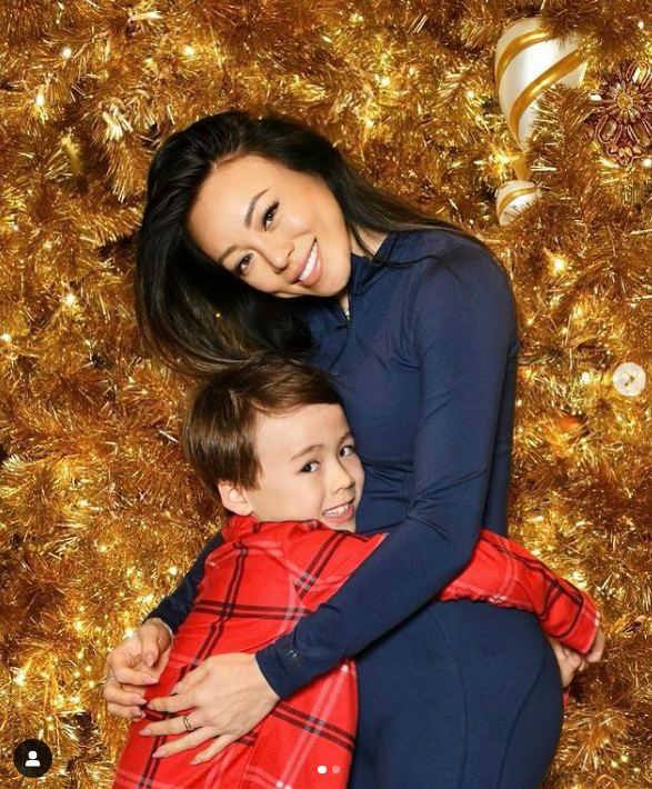 Foto de Navidad de Dara Huang y Christopher Woolf Mapelli Mozzi en 2023. | Foto: Instagram/dara_huang