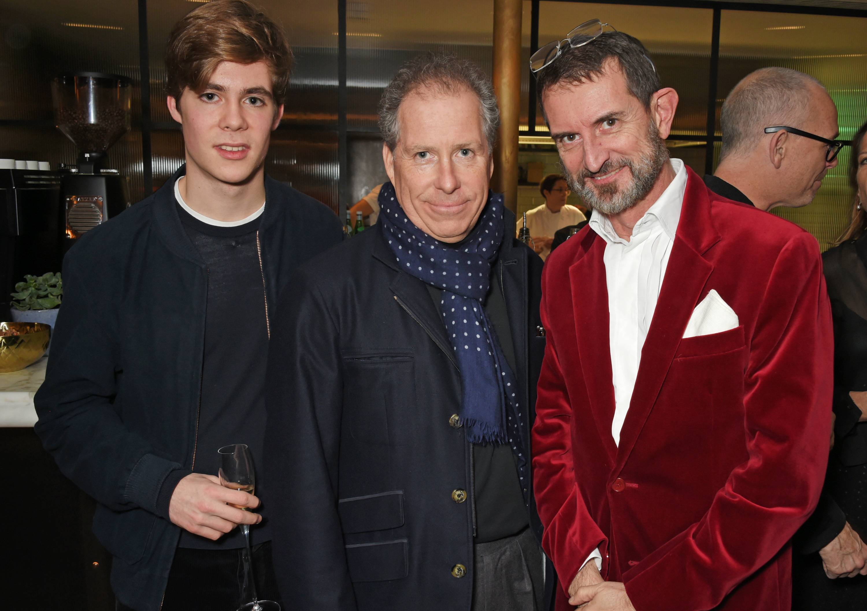 Charles Armstrong-Jones, David Armstrong-Jones y Manfredi della Gherardesca asisten a la fiesta del 18 cumpleaños de Alexander Dundas el 16 de diciembre de 2017 en Londres, Inglaterra. | Fuente: Getty Images