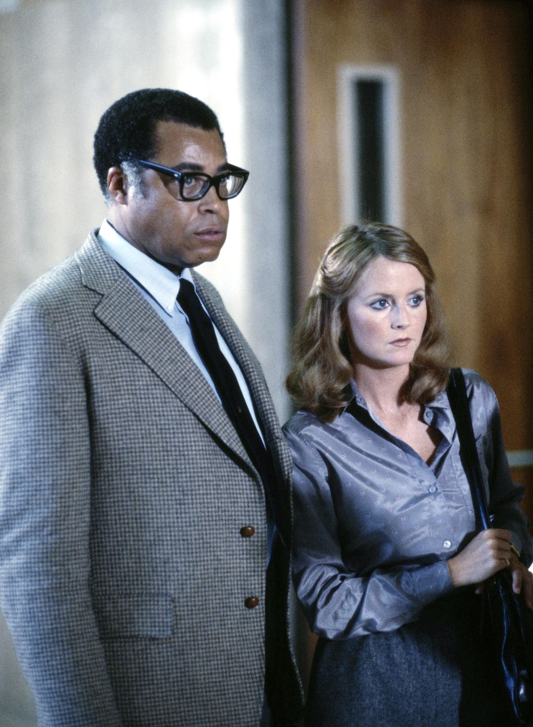 James Earl Jones y Cecelia Hart en un episodio de "Paris" el 29 de septiembre de 1979 | Fuente: Getty Images