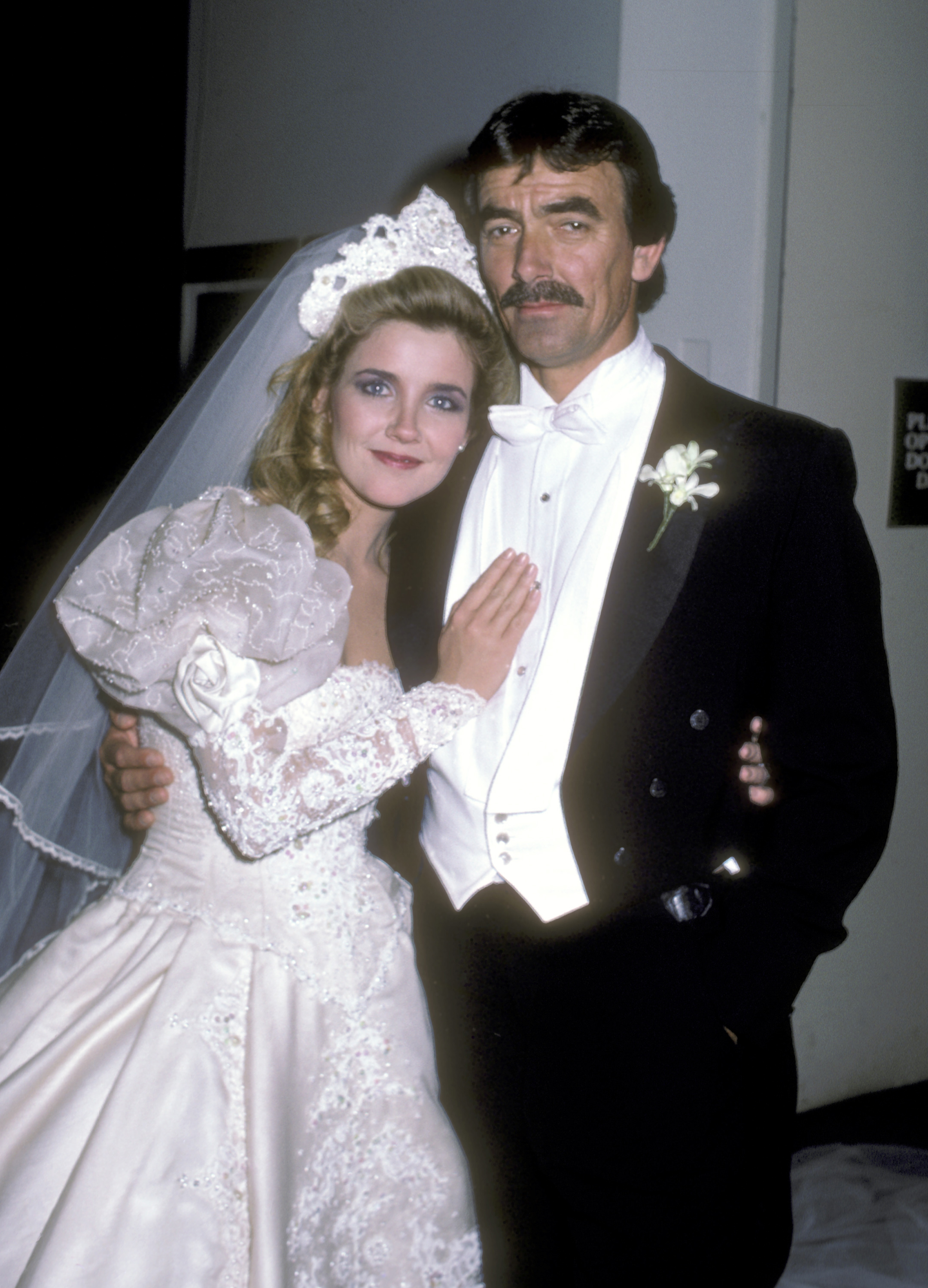 La actriz y su compañero de reparto durante la grabación de "The Young and the Restless" en la CBS Television City de Los Ángeles el 4 de abril de 1984 | Fuente: Getty Images