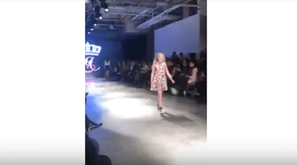 Amy Lee estuvo en el Fashion Week-Imagent tomada de YouTube-Crawley News 24