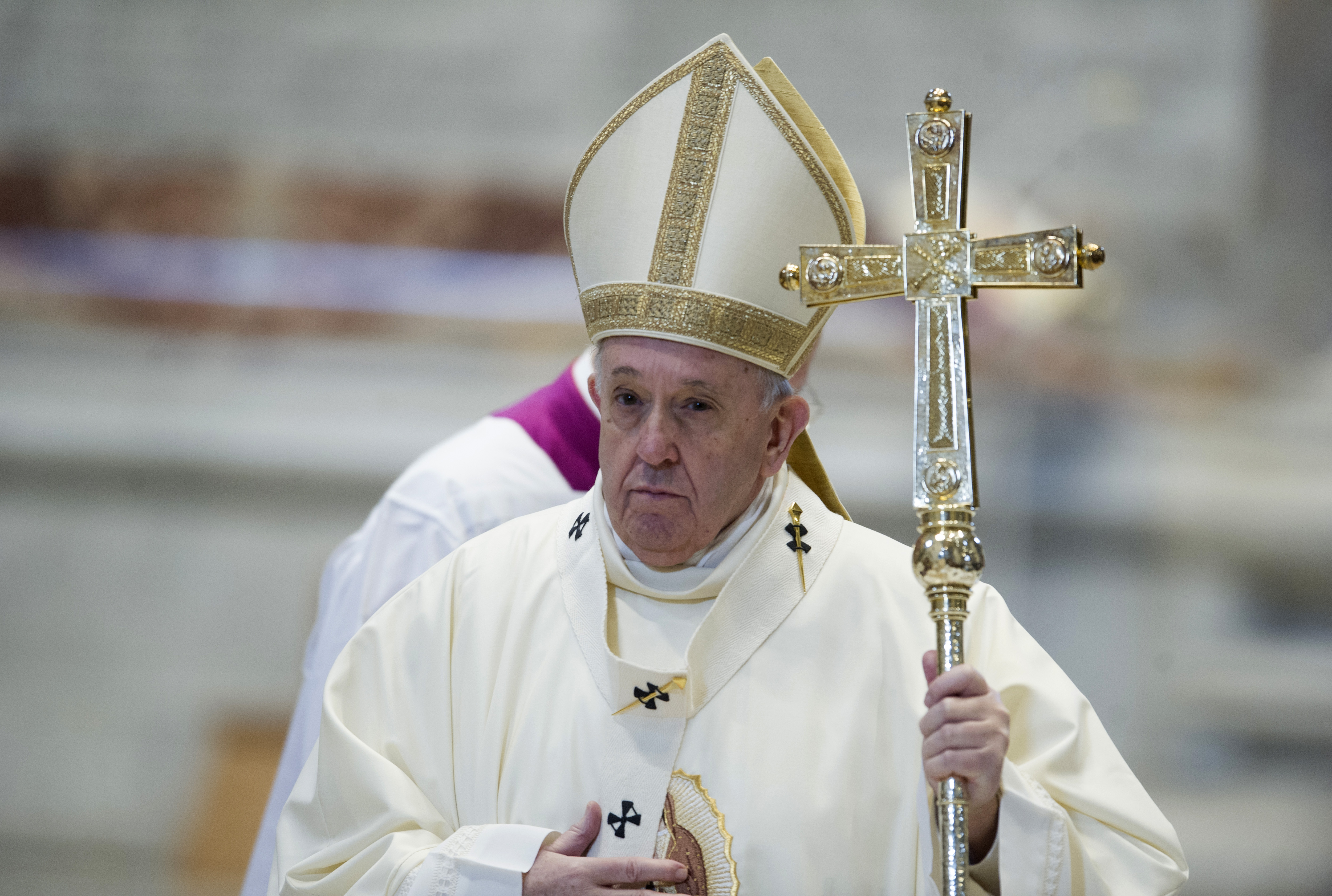 El Papa Francisco durante la celebración de la Misa por la fiesta de Nuestra Señora de Guadalupe en el Altar de la Cátedra de la Basílica de San Pedro, el 12 de diciembre de 2020, en la Ciudad del Vaticano. | Fuente: Getty Images