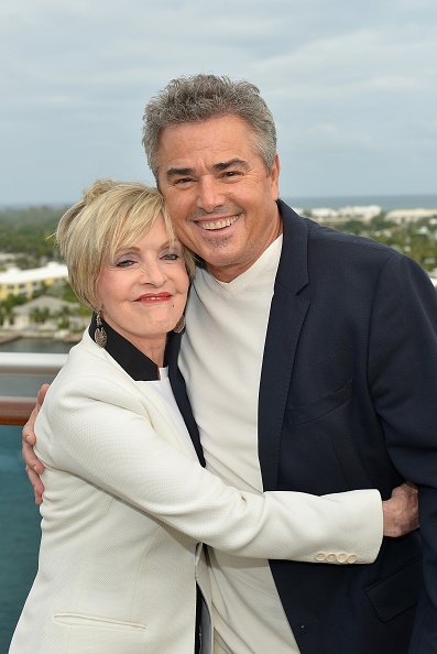 El actor posa con Florence Henderson el 5 de noviembre de 2014 en Fort Lauderdale, Florida | Fuente: Getty Images