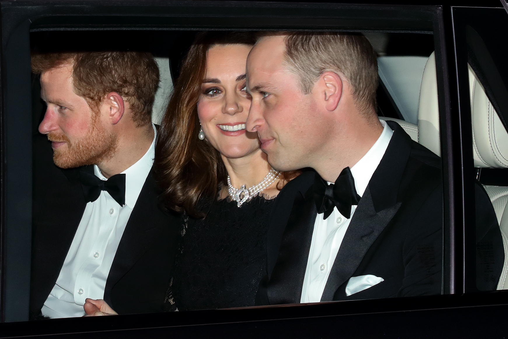 El príncipe Harry, Catherine, duquesa de Cambridge, y el príncipe William, duque de Cambridge, en el castillo de Windsor, el 20 de noviembre de 2017 | Fuente: Getty Images