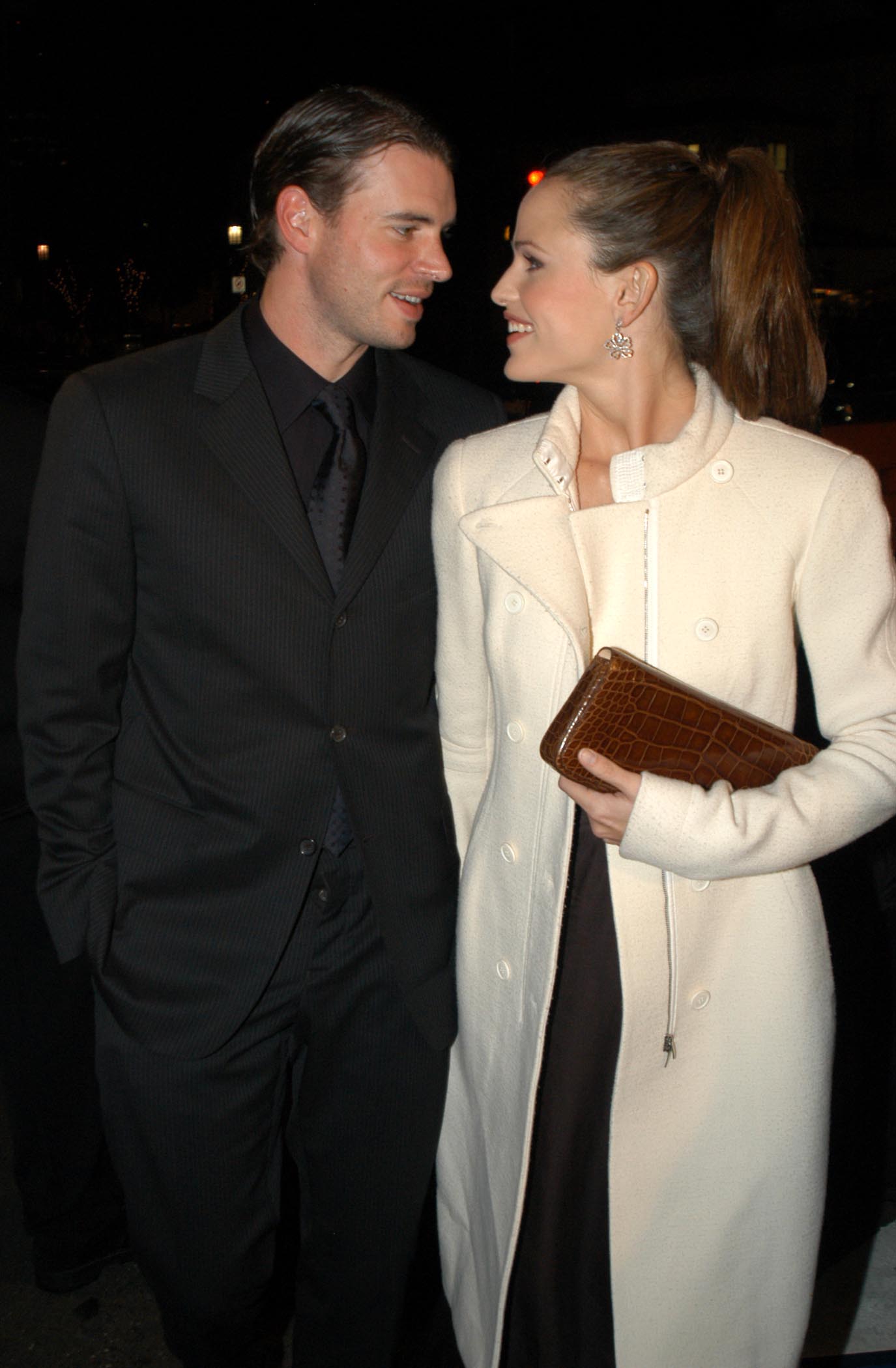 Scott Foley y Jennifer Garner en el estreno de "Catch Me If You Can", 2002 | Fuente: Getty Images