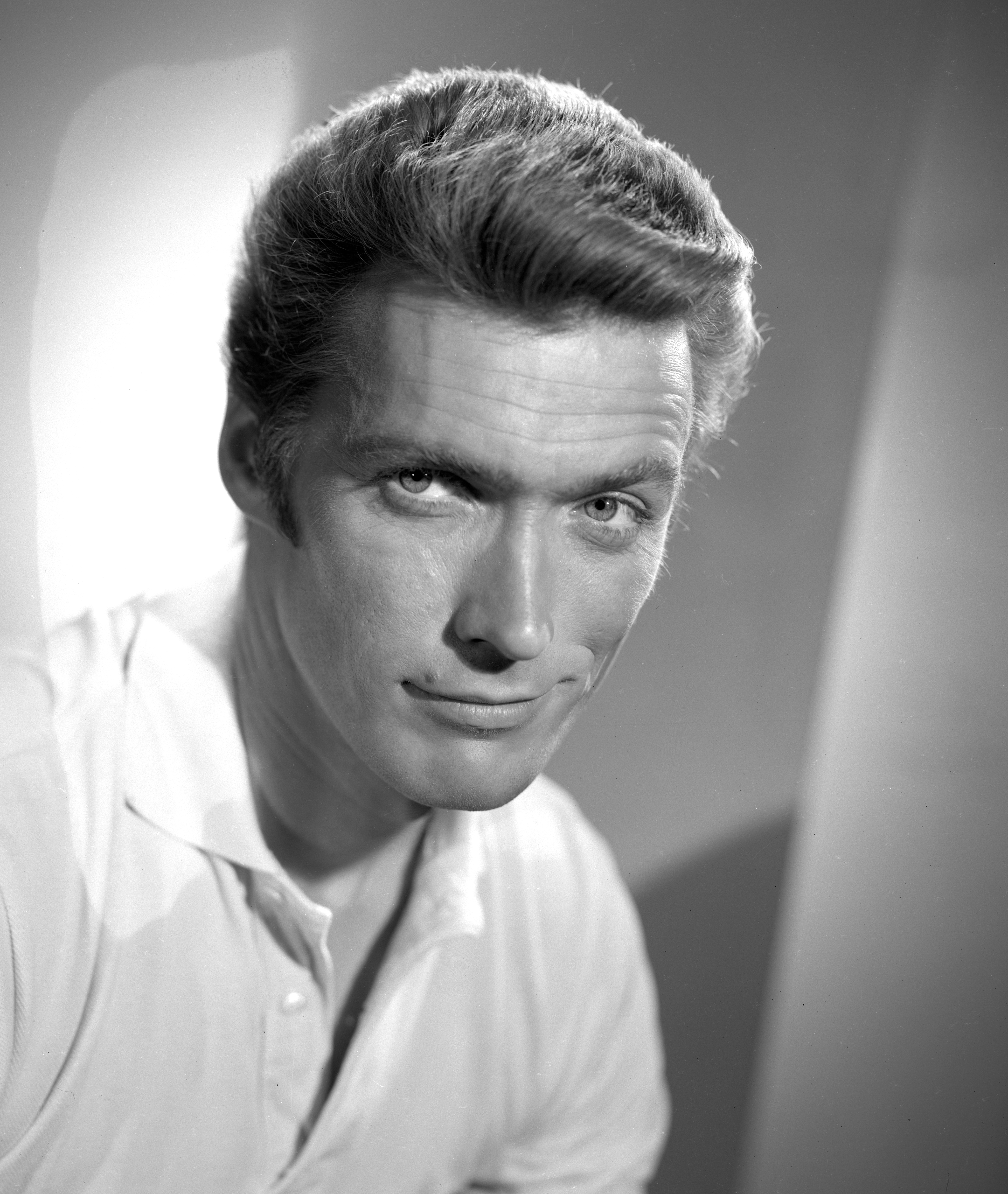 Clint Eastwood fotografiado en 1959 | Foto: Getty Images
