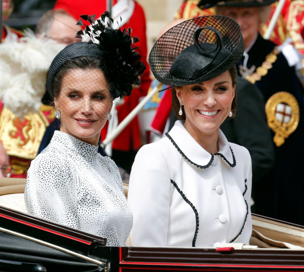 La Reina Letizia de España y Catalina, Duquesa de Cambridge asisten al servicio de la Orden de la Liga en la Capilla de San Jorge en junio de 2019 en Windsor, Inglaterra. I Foto: Getty Images