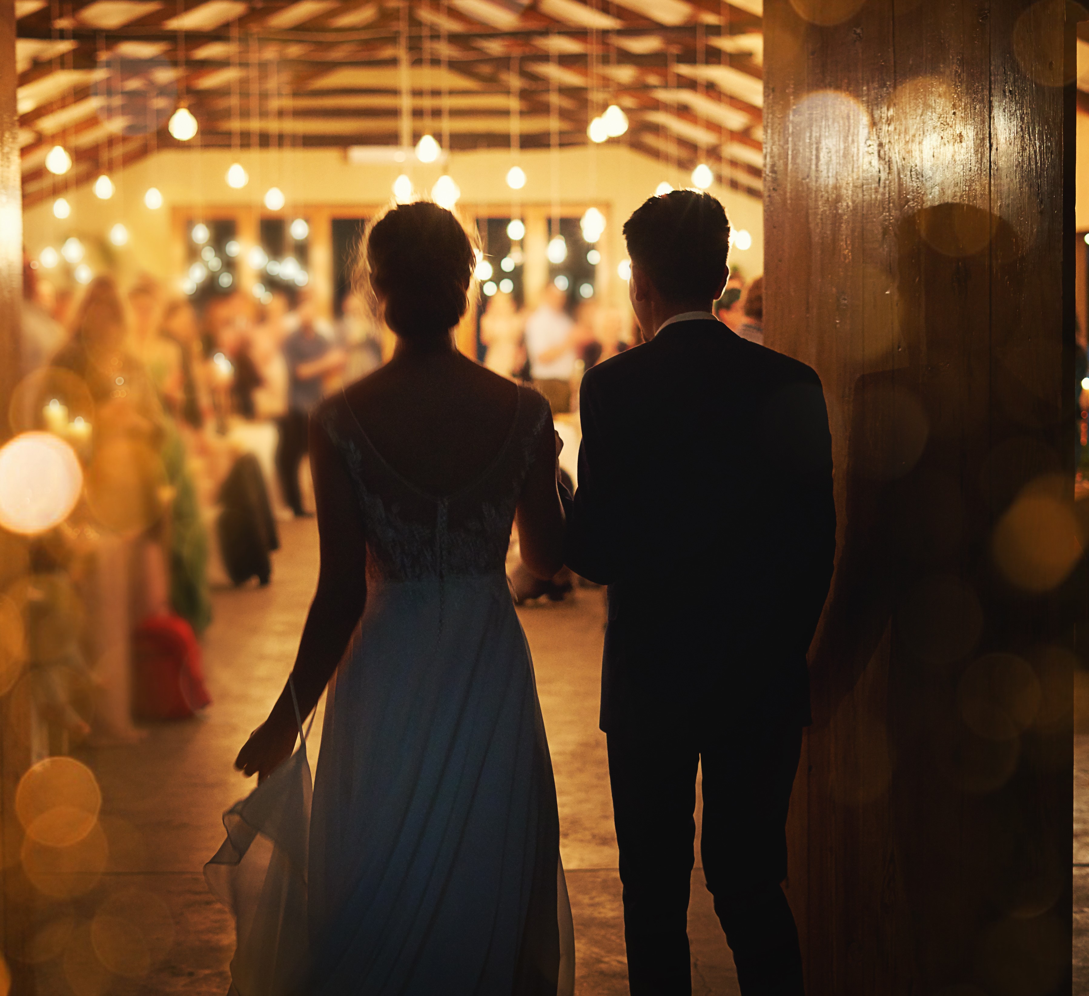 Los recién casados en su recepción | Foto: Getty Images