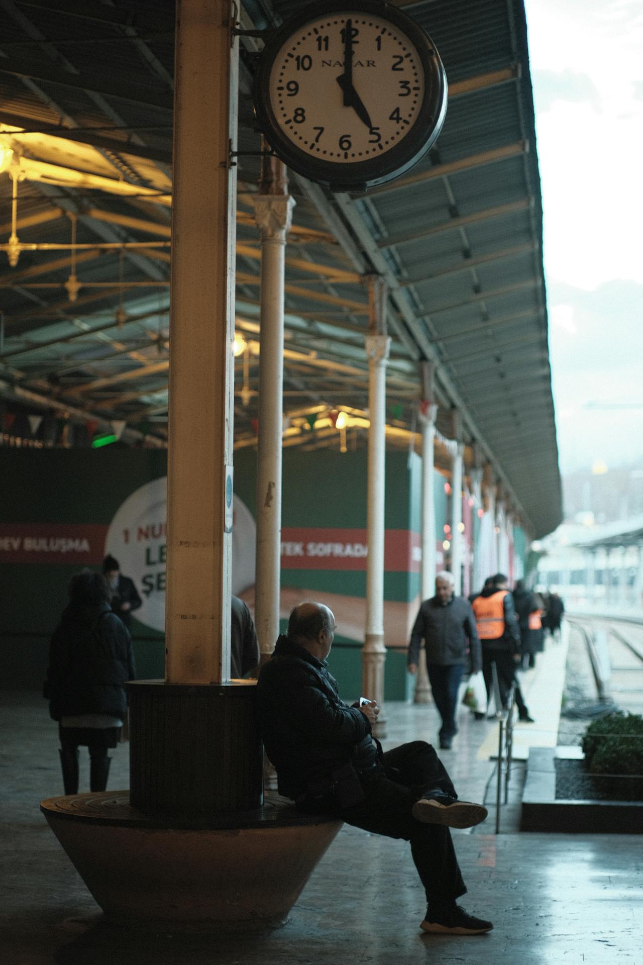 Una bulliciosa estación de ferrocarril | Fuente: Pexels