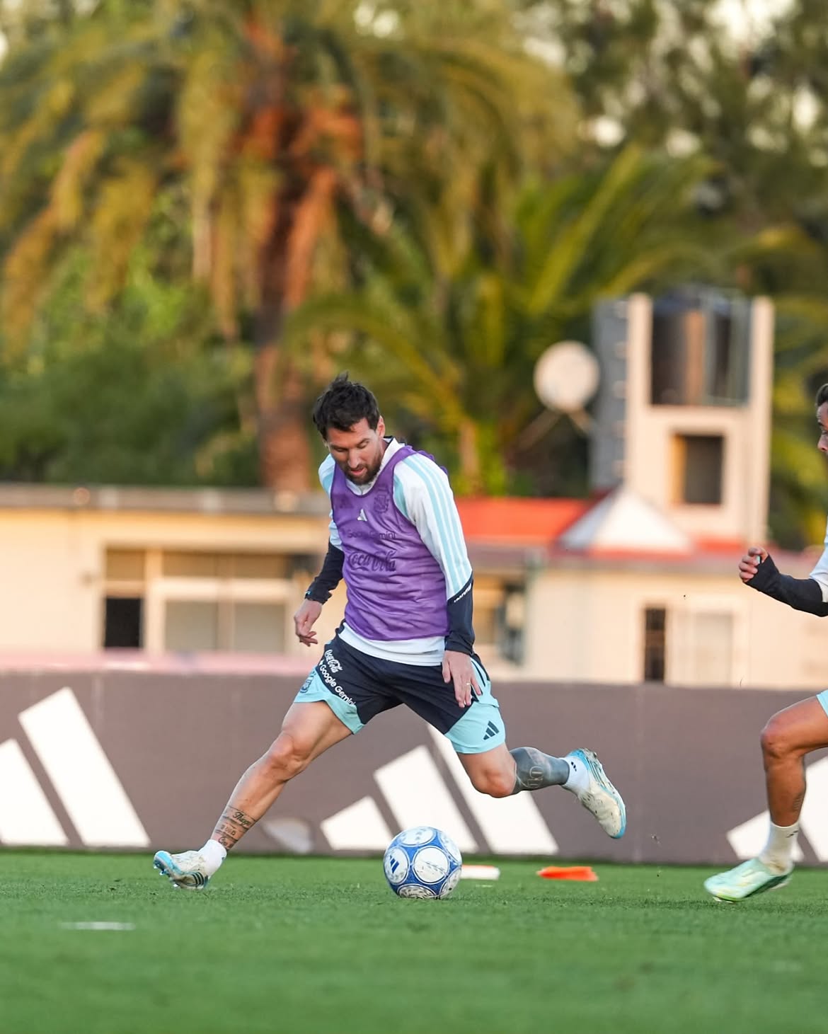 Lionel Messi durante sus prácticas en el predio de la AFA durante la tarde del domingo 4 de octubre | Fuente Instagram/leomessi