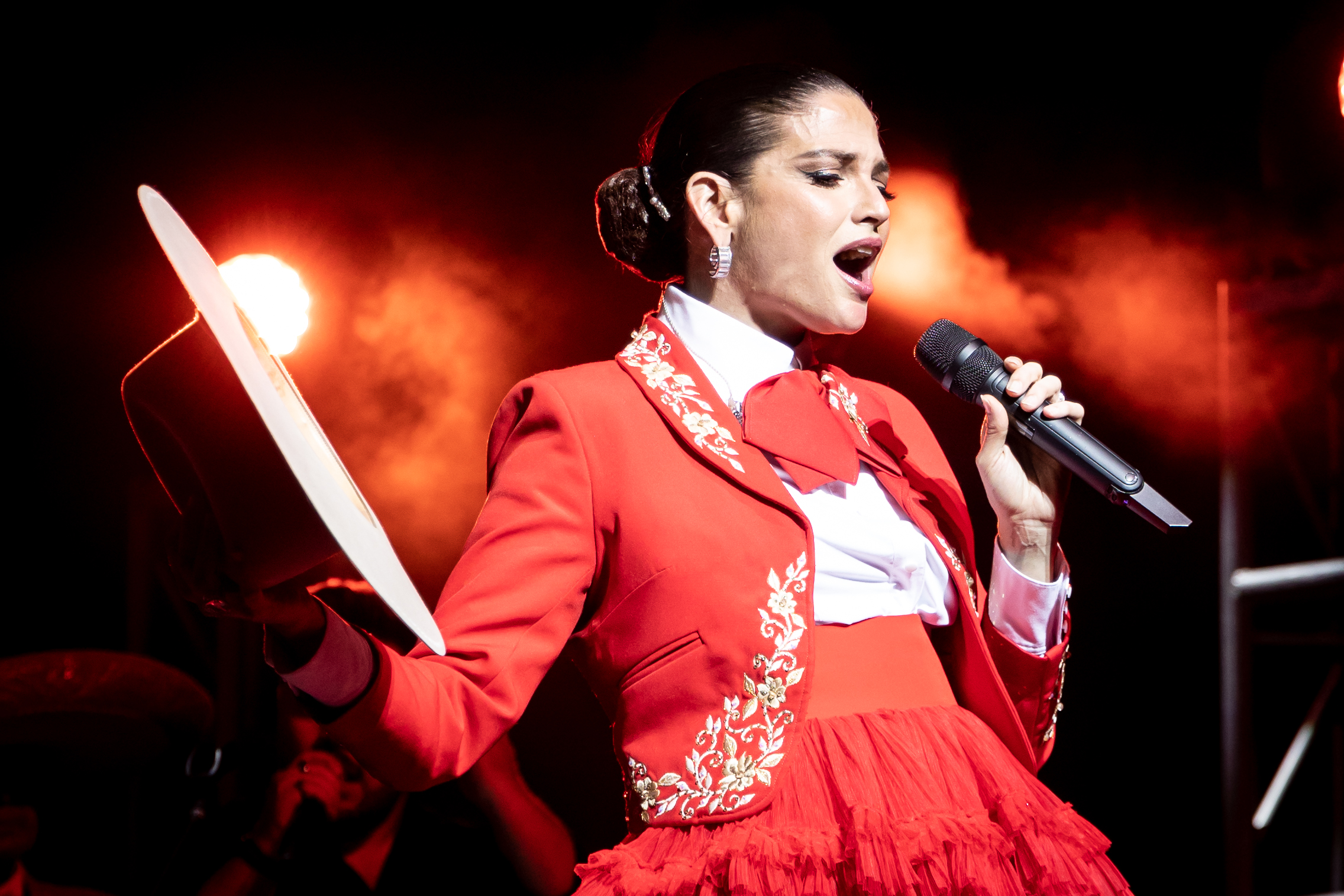 Natalia Jiménez actúa durante su gira Antologia Natalia Jiménez 20 años en el James L. Knight Center el 14 de febrero de 2024 en Miami, Florida. | Fuente: Getty Images