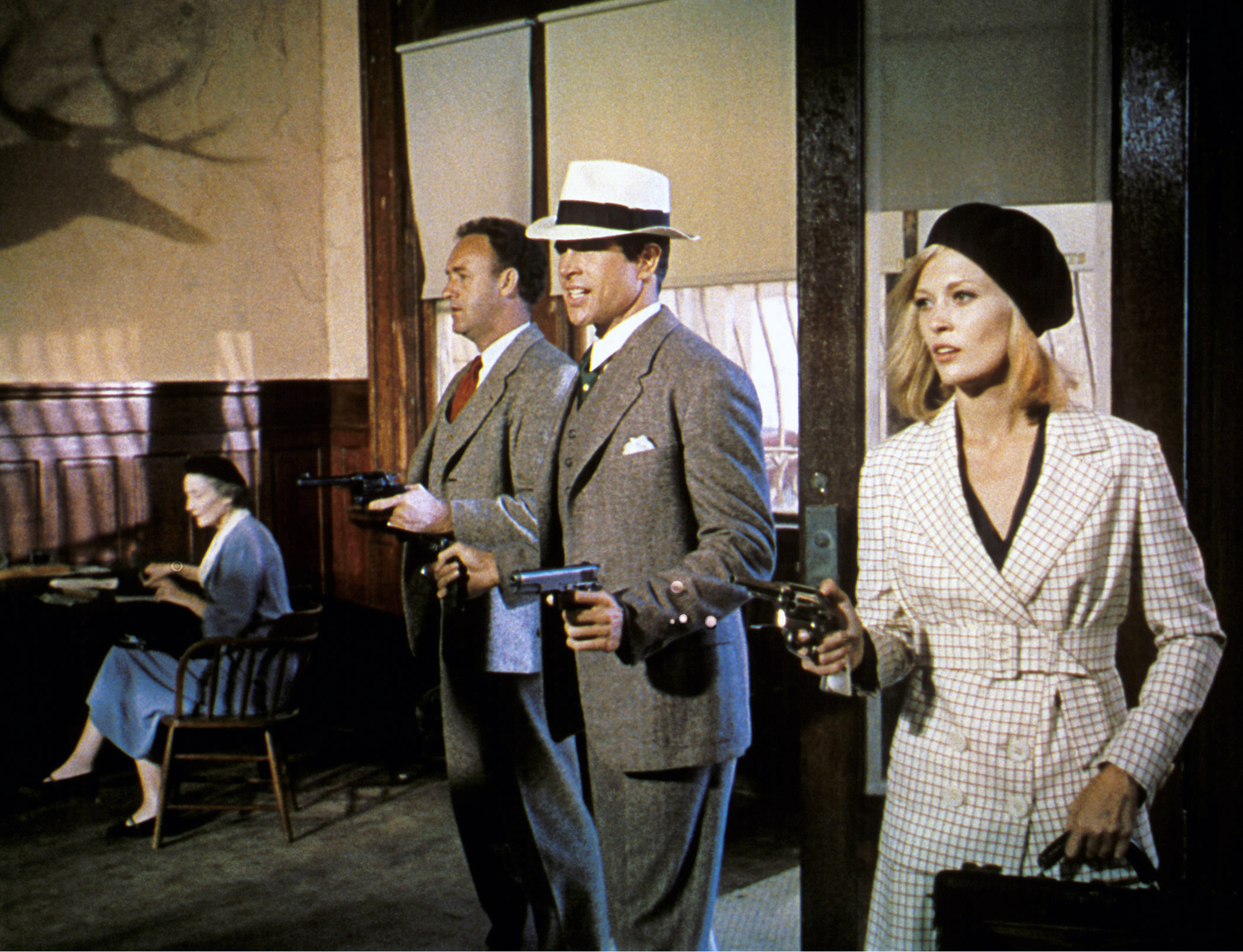 Los actores estadounidenses Gene Hackman, Warren Beatty y Faye Dunaway en el rodaje de "Bonnie and Clyde" | Fuente: Getty Images