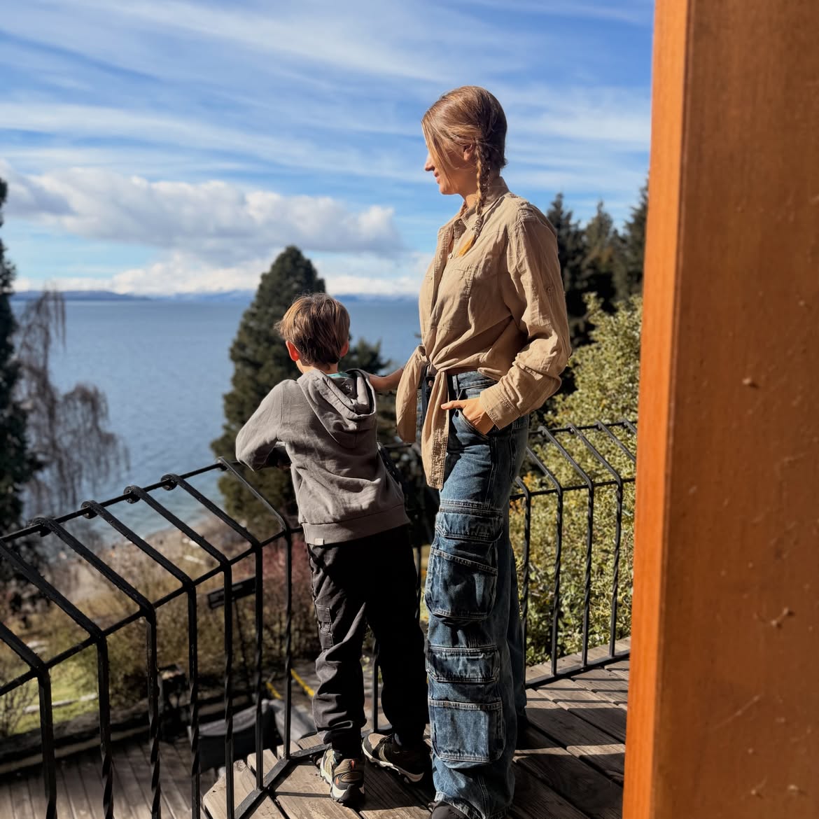 Marcela Kloosterboe junto a su hijo Otto, durante sus vacaciones de ski | Fuente: Instagram/m.klooster