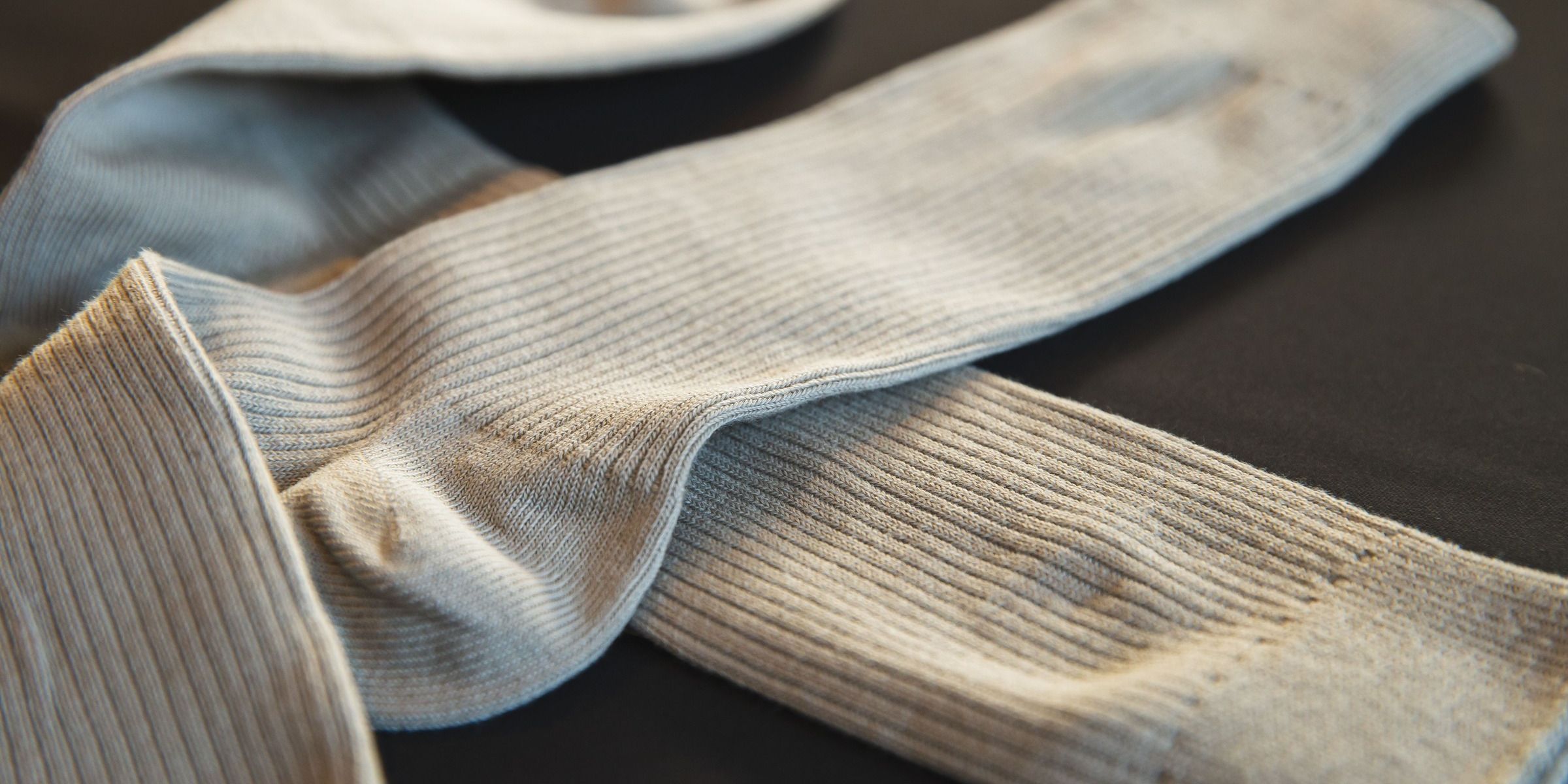 Primer plano de un par de calcetines | Fuente: Pexels