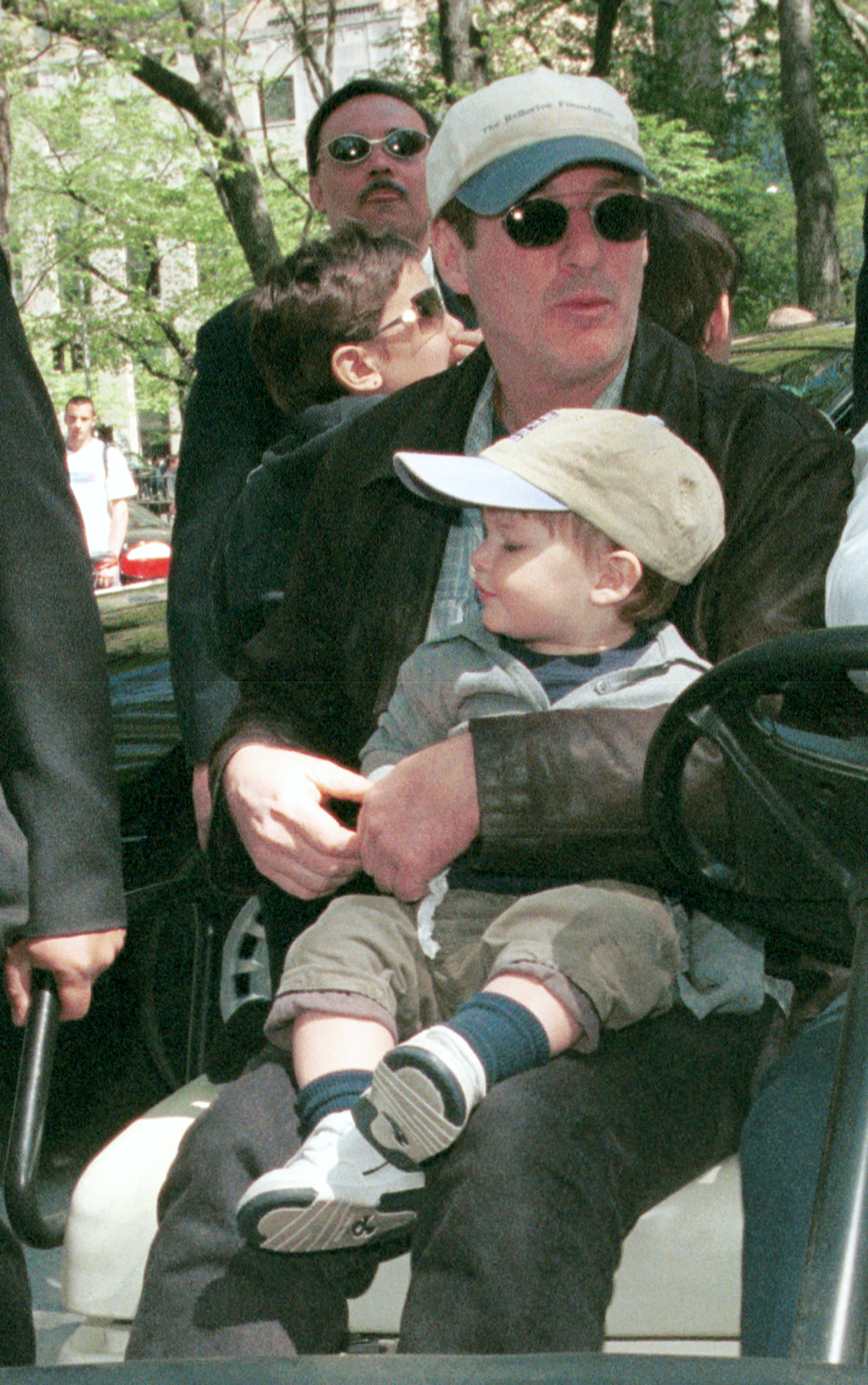 El 29 de abril de 2001, el dúo padre-hijo fue visto llegando al Carnaval "Kids for Kids" en el Central Park de Nueva York. | Fuente: Getty Images