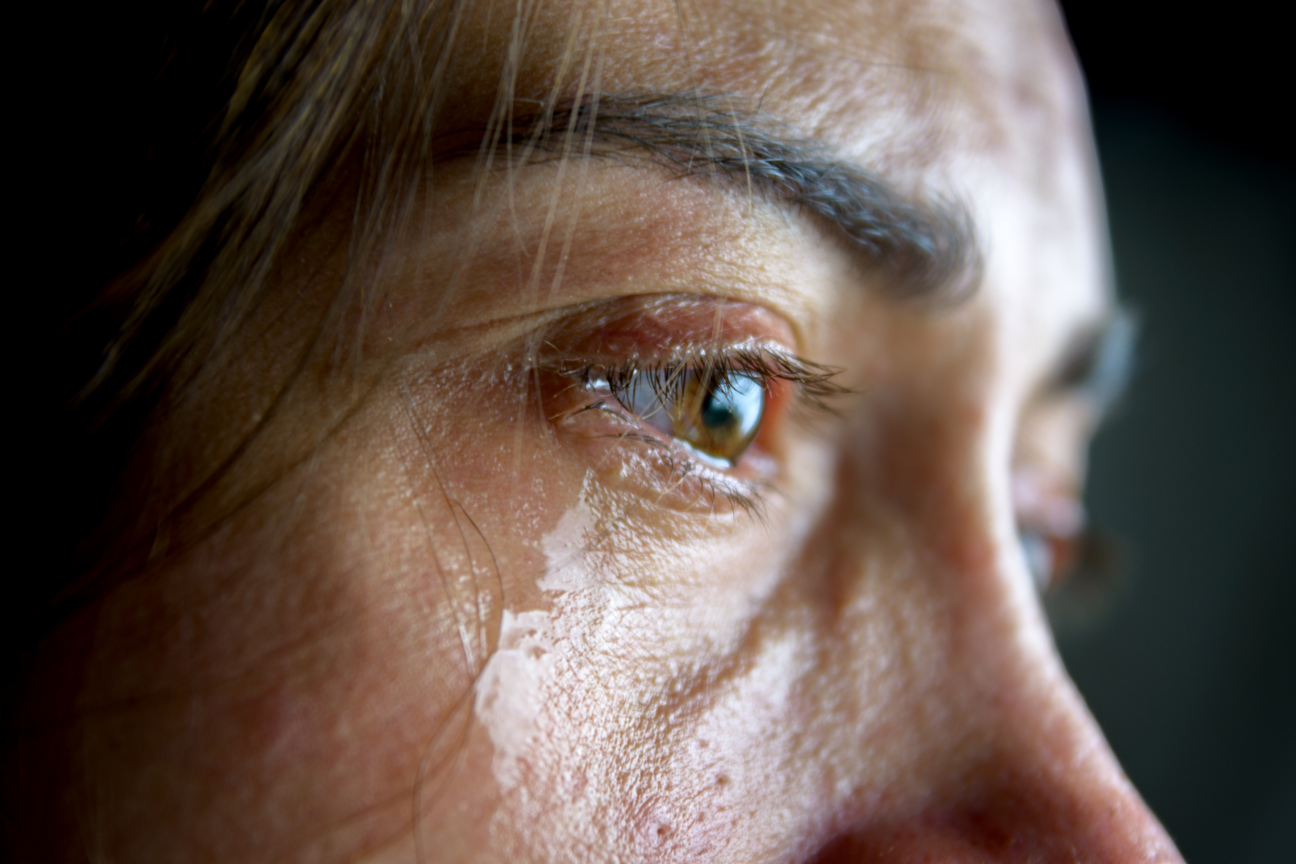 La mujer está llorando | Fuente: Shutterstock