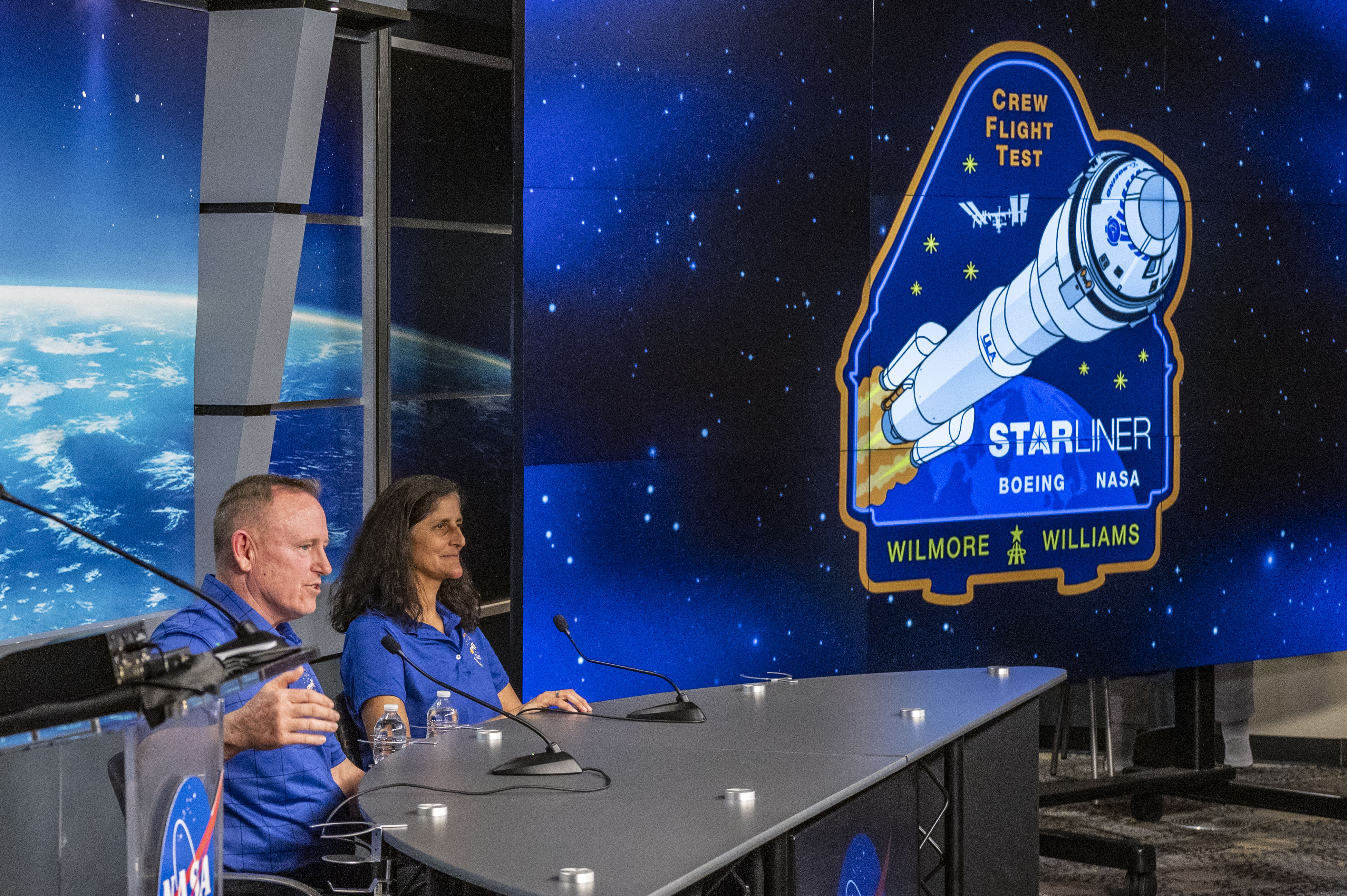 Barry Butch Wilmore y Sunita Suni Williams, responden a preguntas durante una rueda de prensa En marzo de 2024 | Fuente: Getty Images