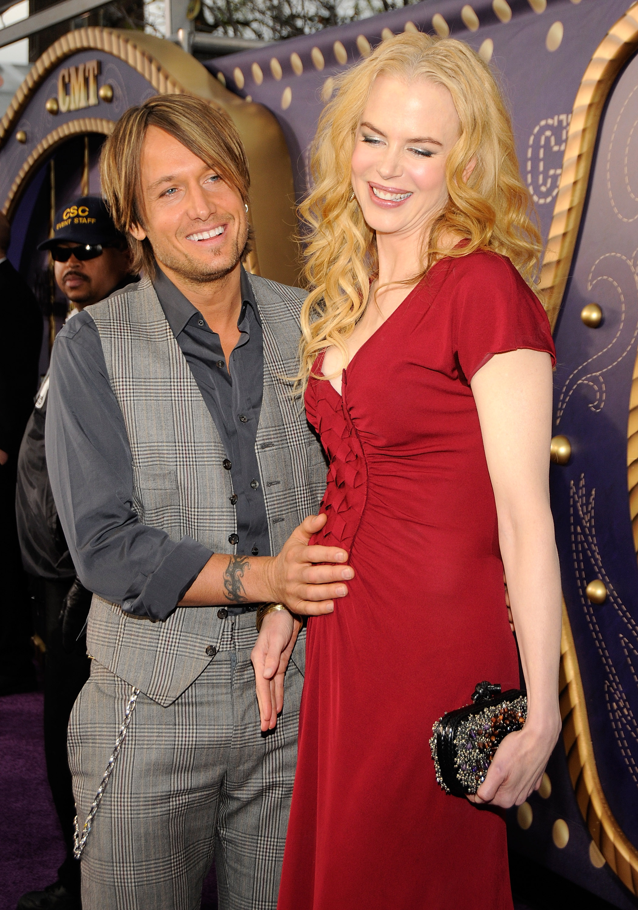 Keith Urban y Nicole Kidman asisten a los CMT Music Awards en el Curb Event Center de Nashville, Tennessee, el 14 de abril de 2008. | Fuente: Getty Images