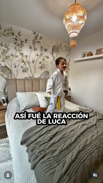 Luca Cubero viendo cómo quedó su nuevo dormitorio | Fuente: Instagram/micaviciconte