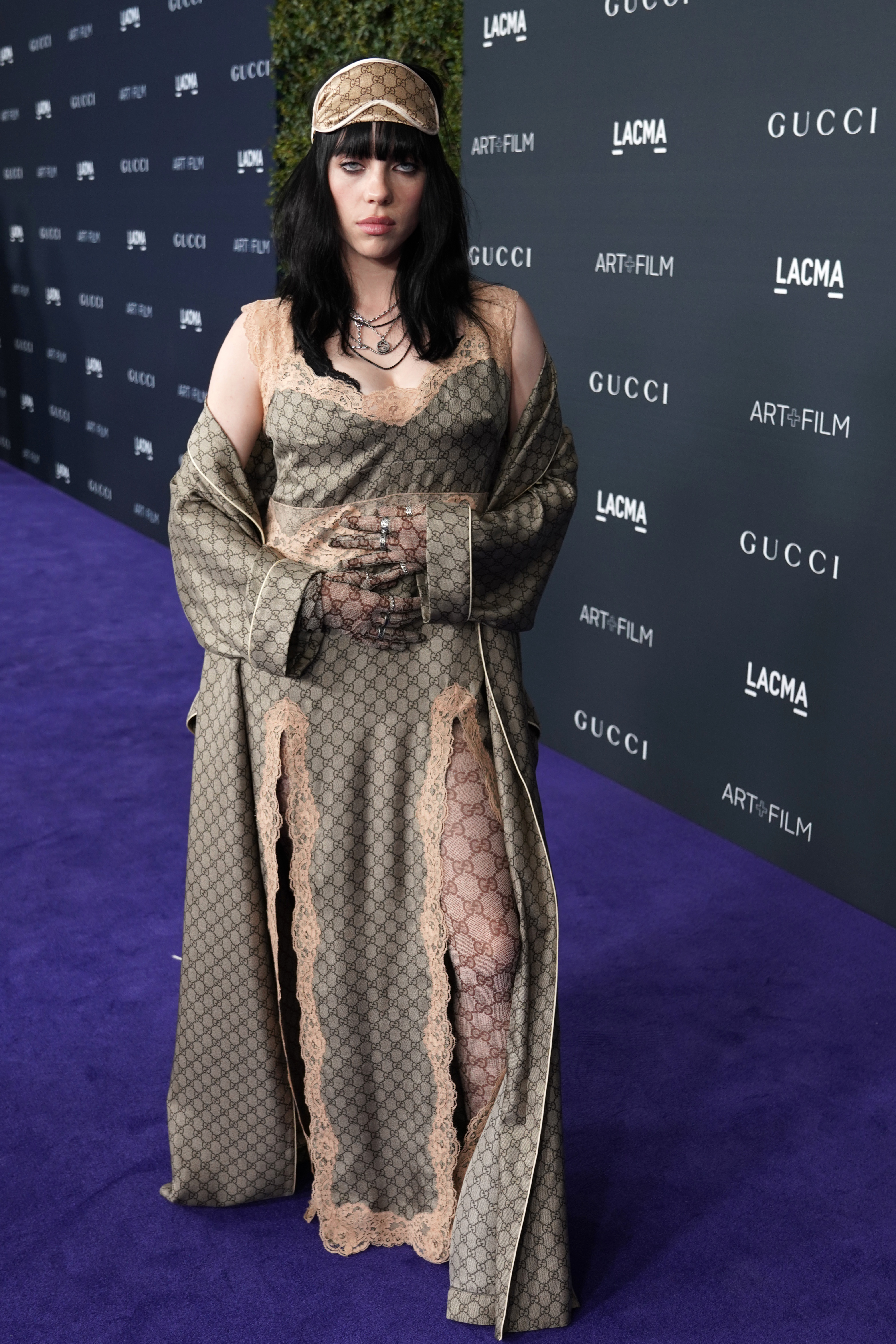 Billie Eilish, vestida de Gucci, asiste a la LACMA ART+FILM GALA Presented By Gucci en el Museo de Arte del Condado de Los Ángeles en Los Ángeles, California, el 5 de noviembre de 2022 | Fuente: Getty Images