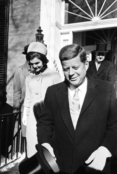 Jacqueline Kennedy y el presidente John F. Kennedy, el día de su toma de posesión, el 20 de enero de 1960. | Foto: Getty Images