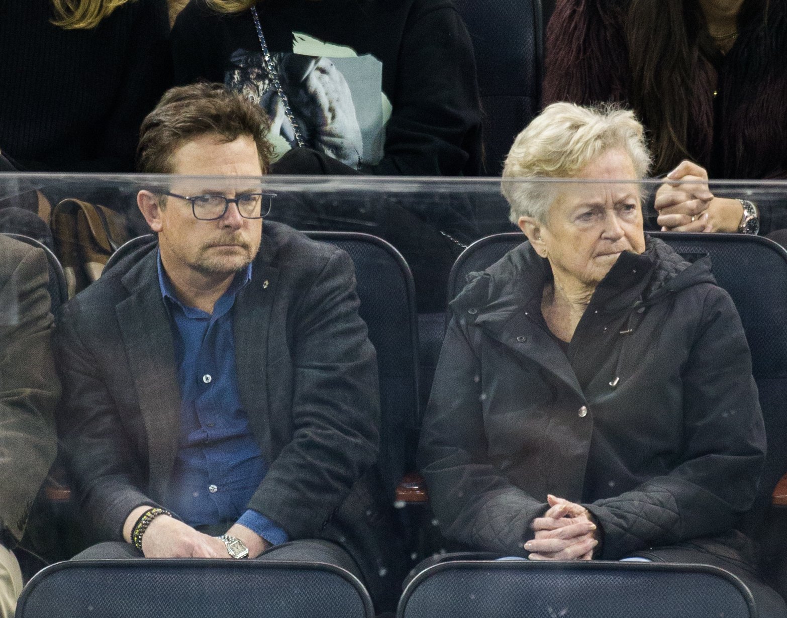 Michael J. Fox y Phyllis Piper en Toronto Maple Leafs vs. New York Rangers en el Madison Square Garden, el 13 de enero de 2017 en Nueva York | Foto: Getty Images